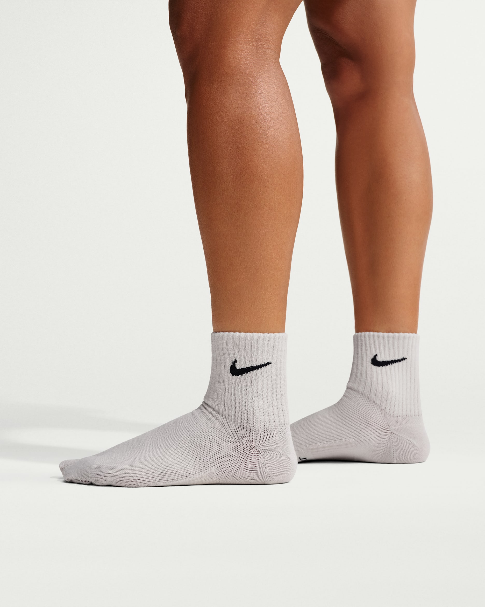 Calcetines al tobillo ligeros con separación entre los dedos Nike Everyday Plus "Rift" - Hueso claro/Negro