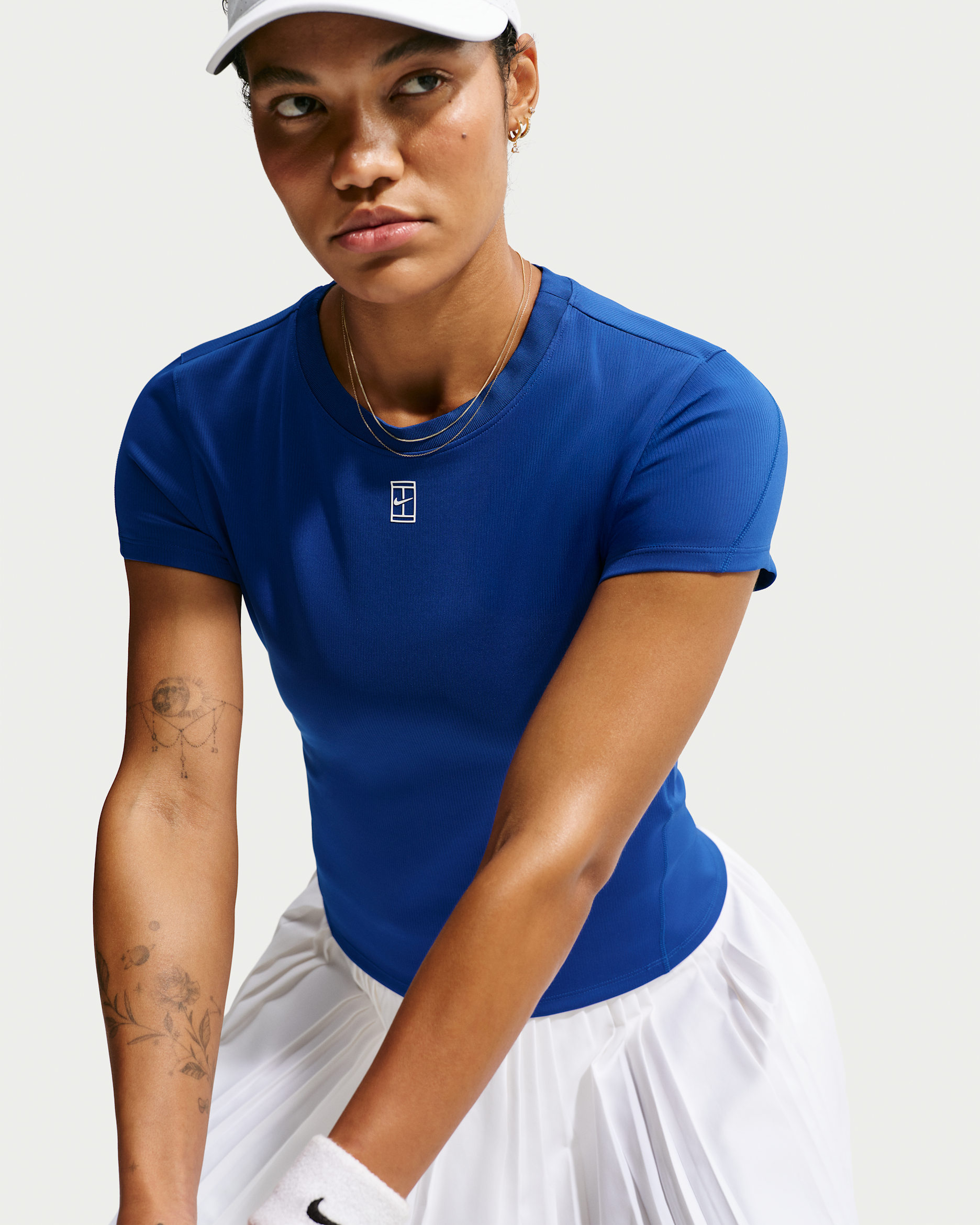 Haut de tennis à manches courtes Dri-FIT NikeCourt Advantage pour femme - Old Royal/Blanc