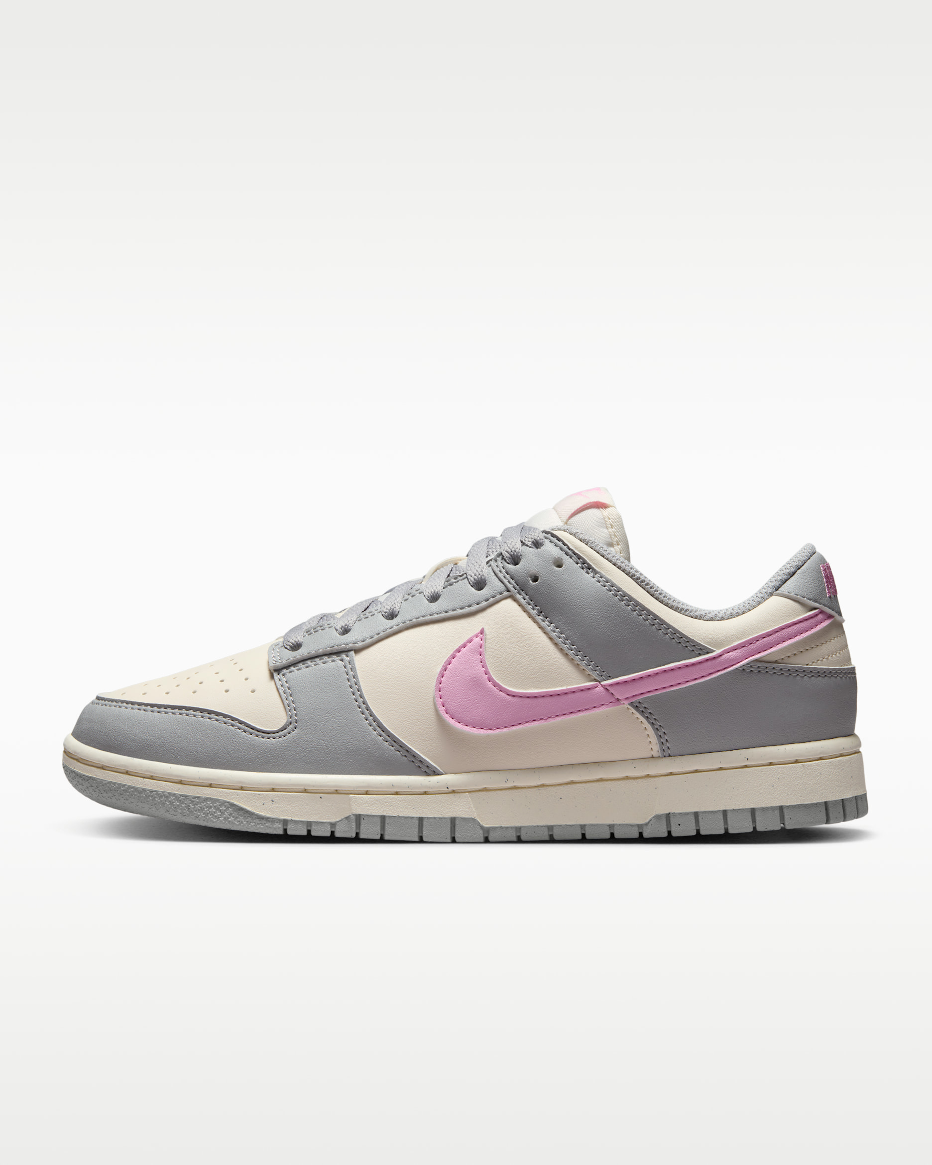 Tenis para mujer Nike Dunk Low Next Nature - Gris humo claro/Marfil pálido/Rosa amanecer