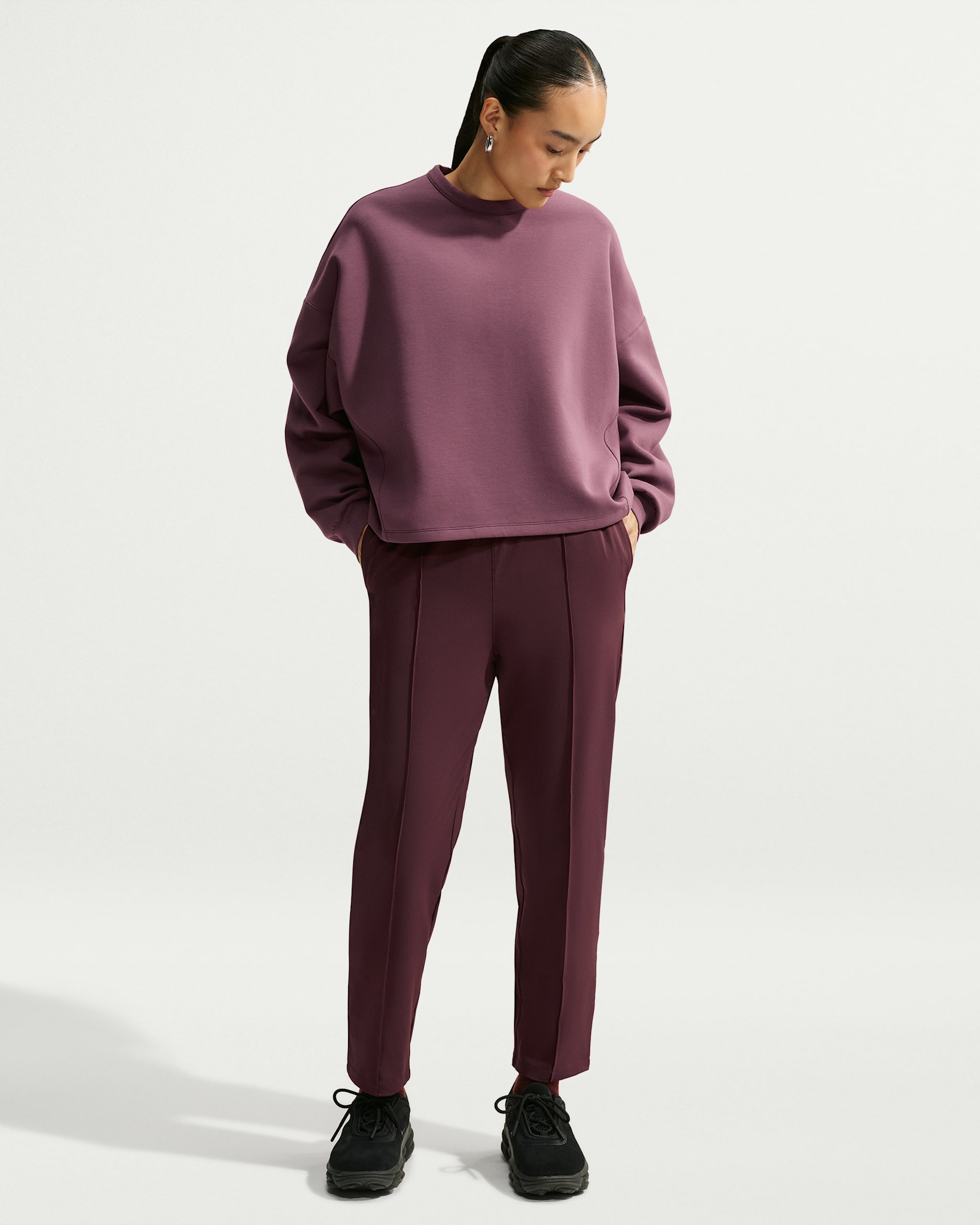 Pants de pierna entallada Dri-FIT de tiro alto con protección contra los rayos UV para mujer Nike 24.7 PerfectStretch - Dátil místico/Roca claro