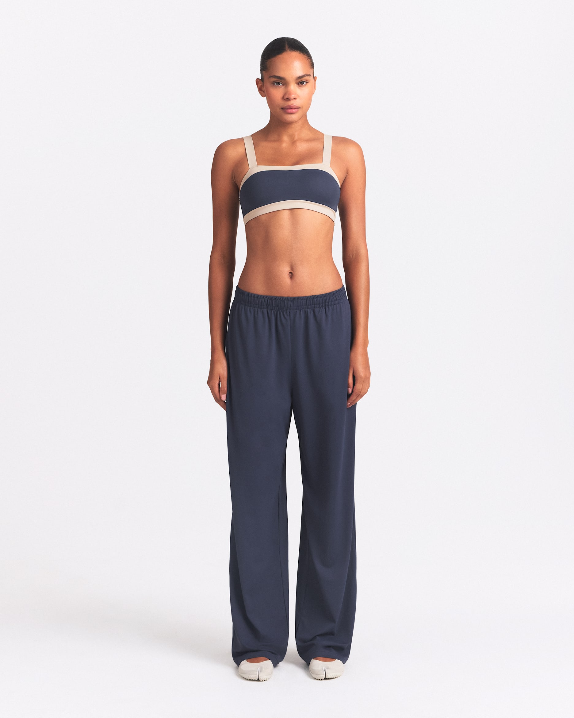 NikeSKIMS Airy Damenhose mit weitem Bein - NSKM DEEP ROYAL