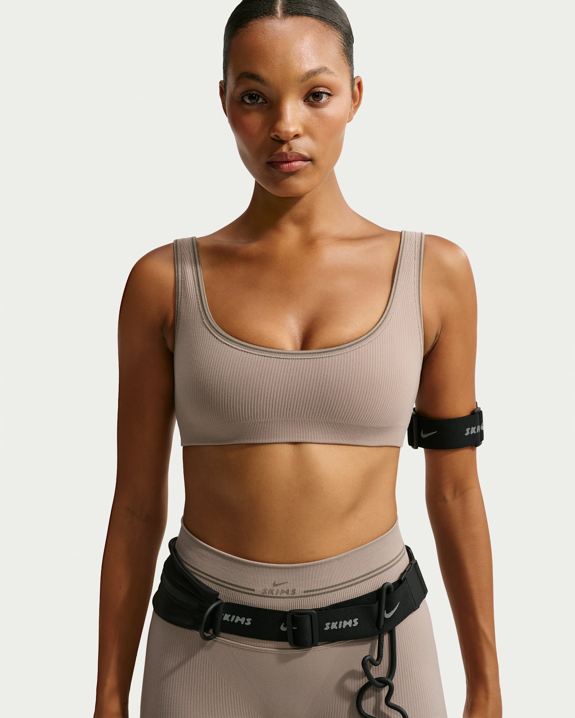 Bralette NikeSKIMS Ribbed Seamless med djup halsringning för kvinnor - NSKM Driftwood