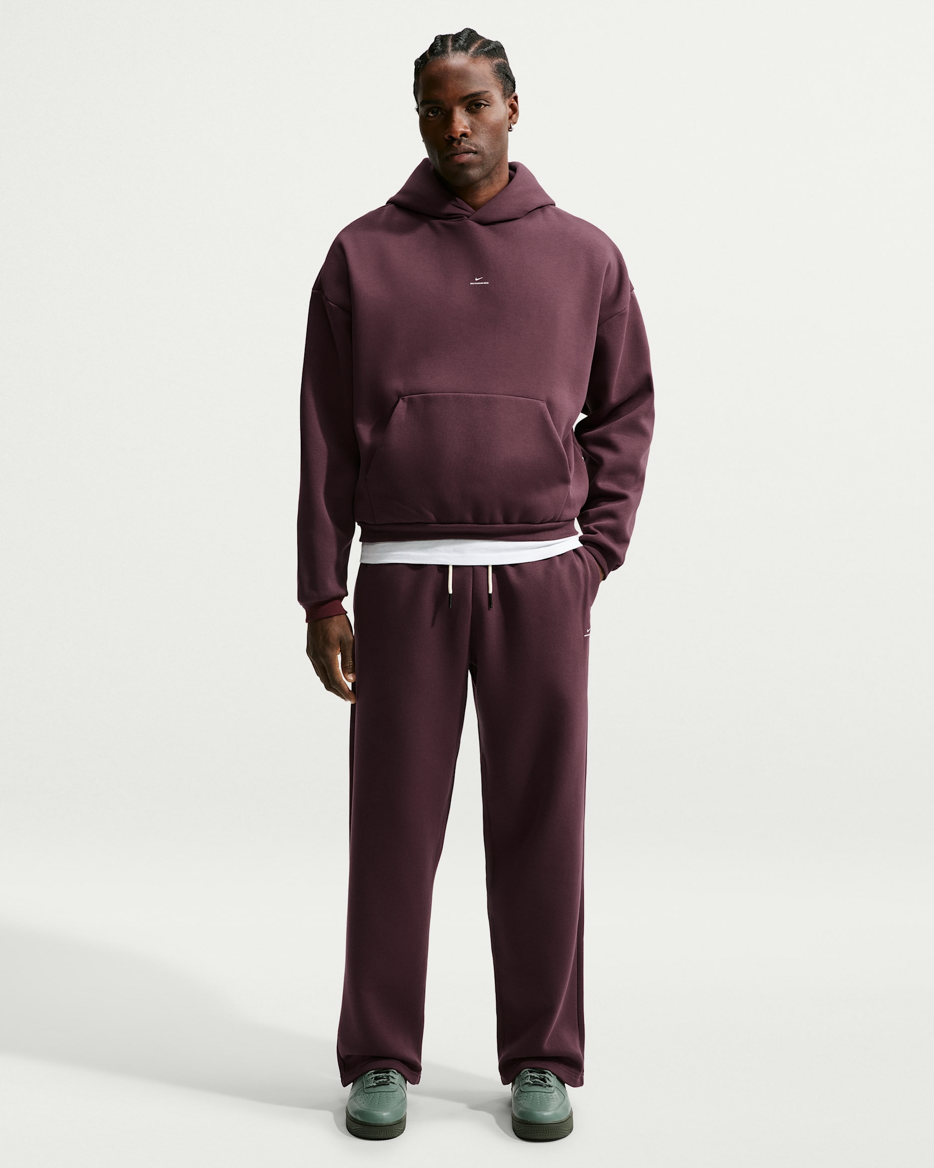 Nike Standard Issue Men's Therma-FIT Brushed Open-Hem Basketball Trousers - Burgundy Crush/Pale Ivory