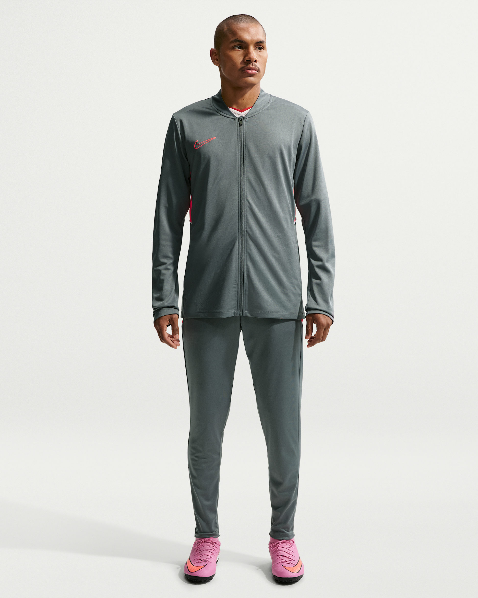 Conjunto deportivo de fútbol Dri-FIT para hombre Nike Academy - Gris humo/Ponche cálido/Blanco/Ponche cálido