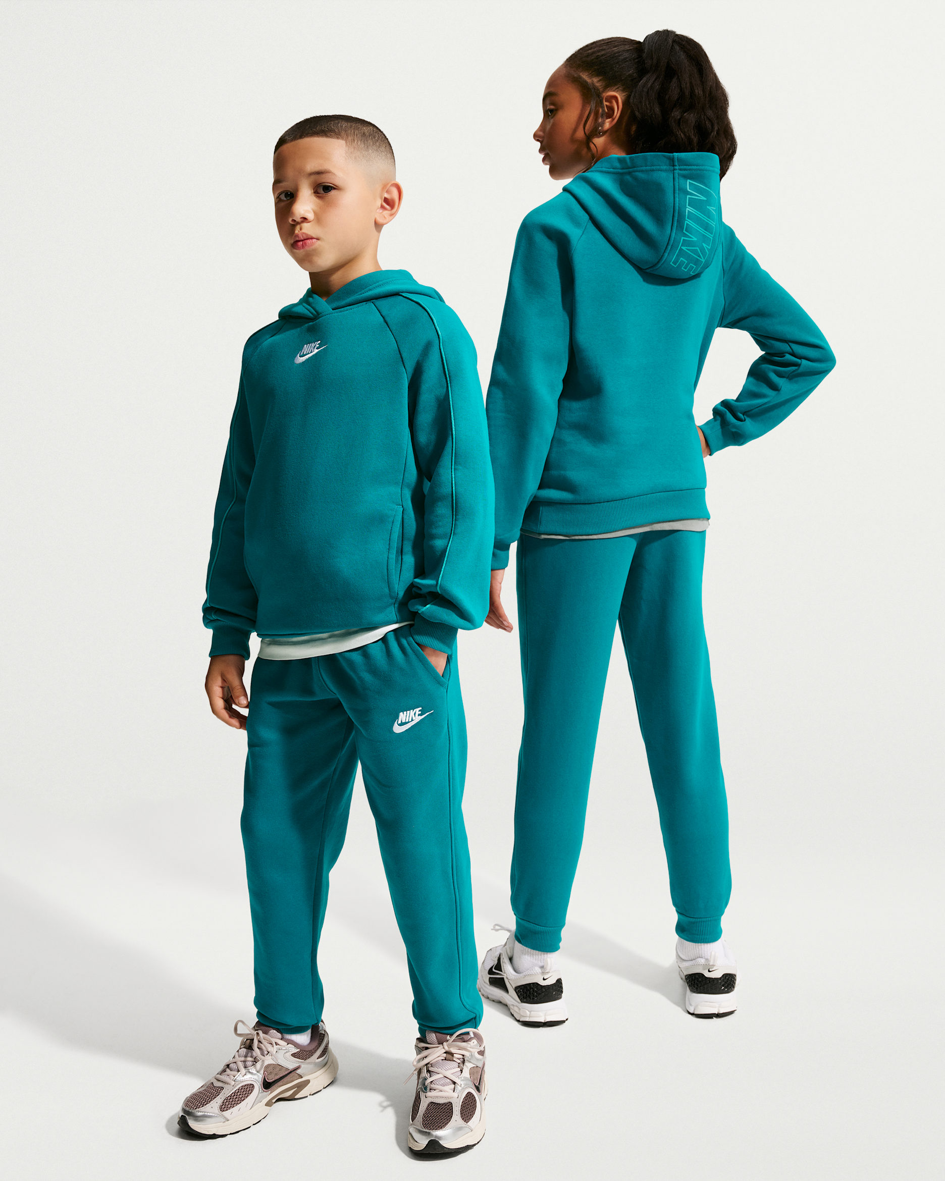 Tracksuit Nike Sportswear Club Fleece med huva för ungdom - Bright Spruce/Bright Spruce/Energy/Vit