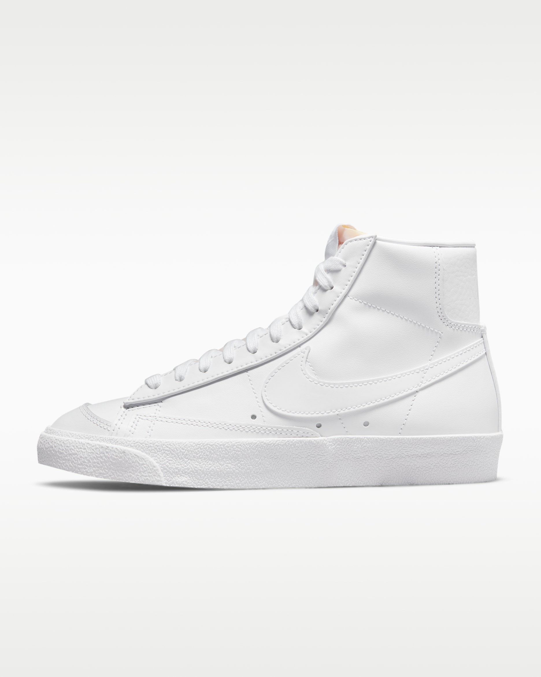 Tenis para mujer Nike Blazer Mid '77 - Blanco/Blanco/Melocotón/Blanco