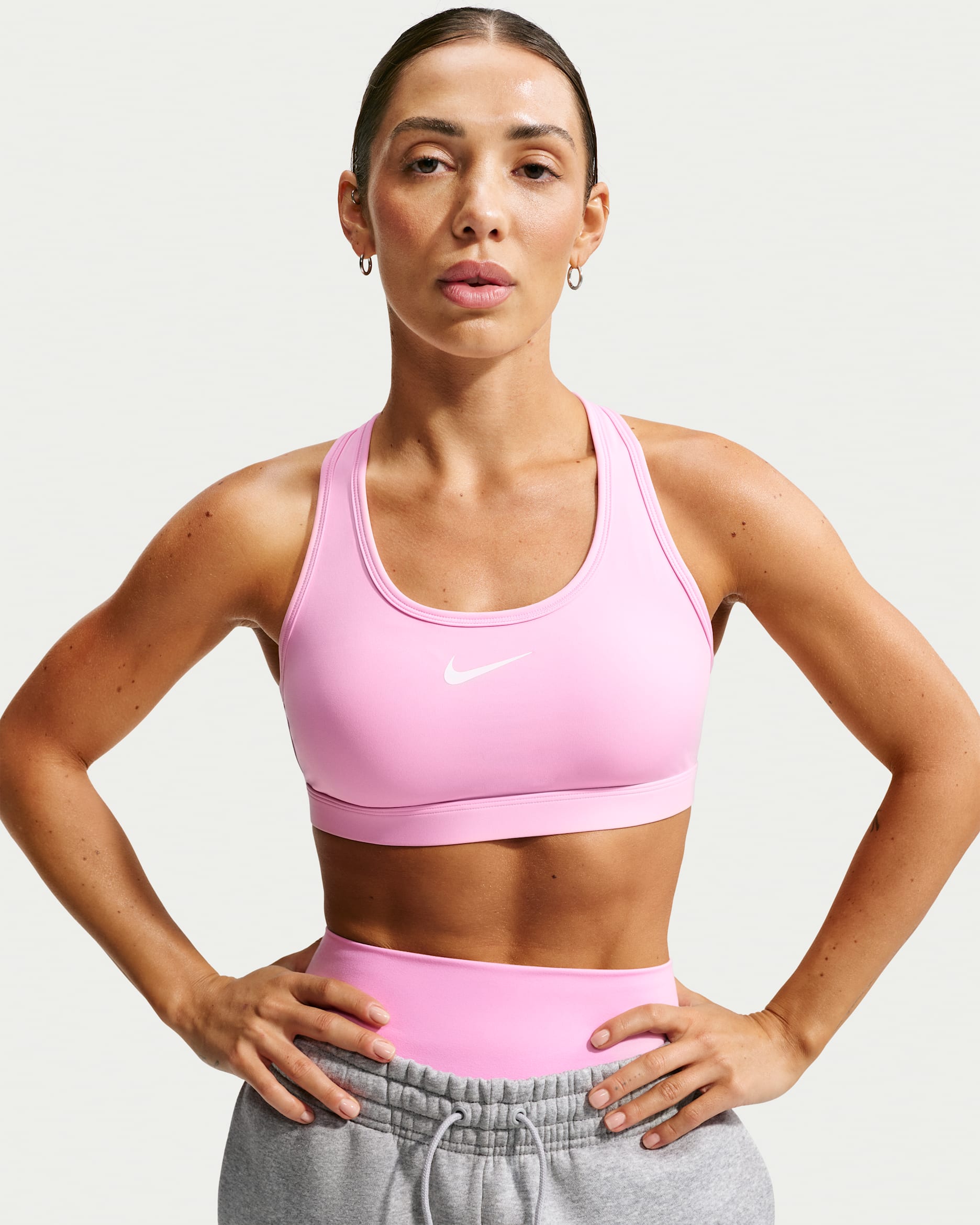 Brassière de sport rembourrée à maintien normal Nike Swoosh pour Femme - Pink Rise/Blanc
