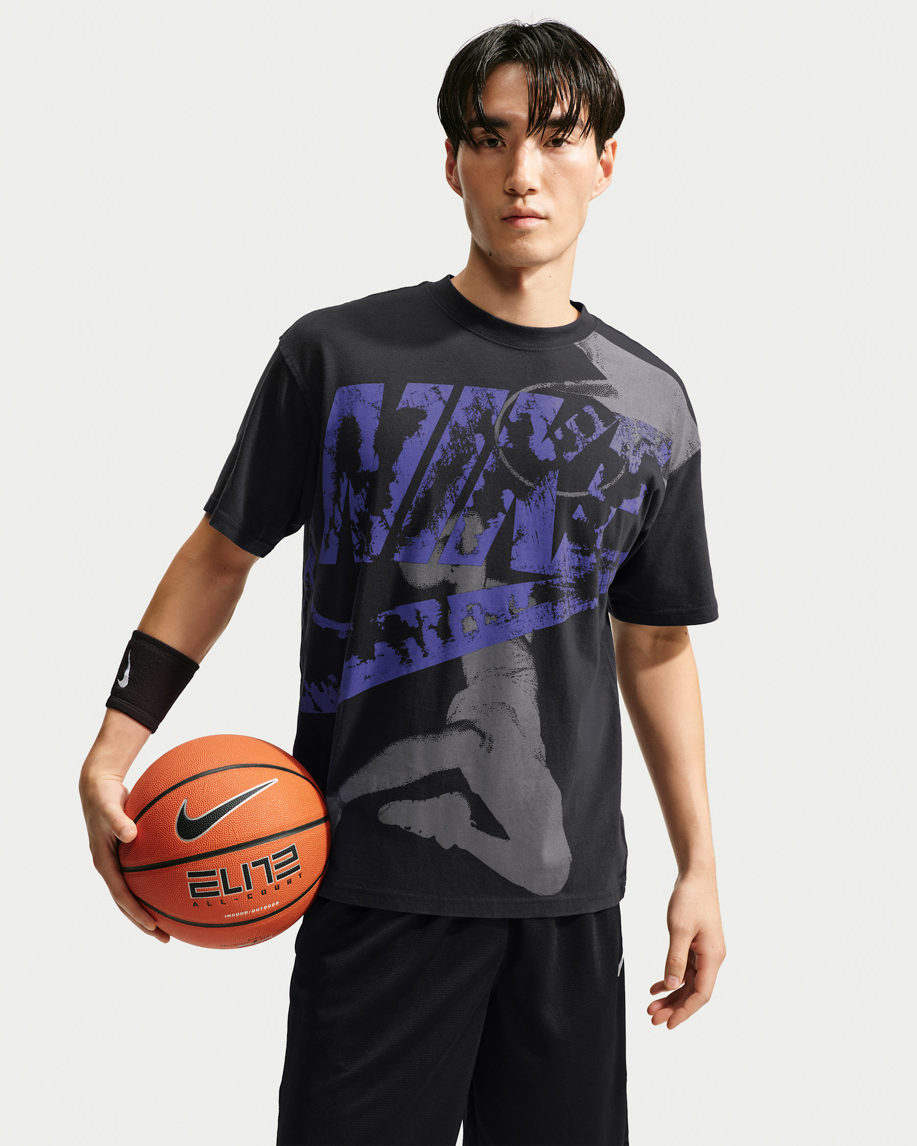 Nike Peak Men's Basketball T-Shirt - Black