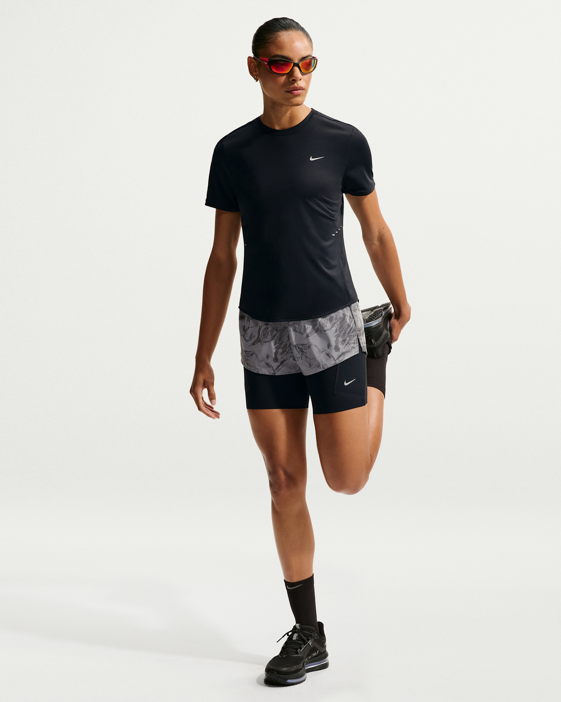 Nike Swift Women's Mid-Rise 2-in-1 Reflective Running Shorts - Thunder Grey/Dark Smoke Grey/Black