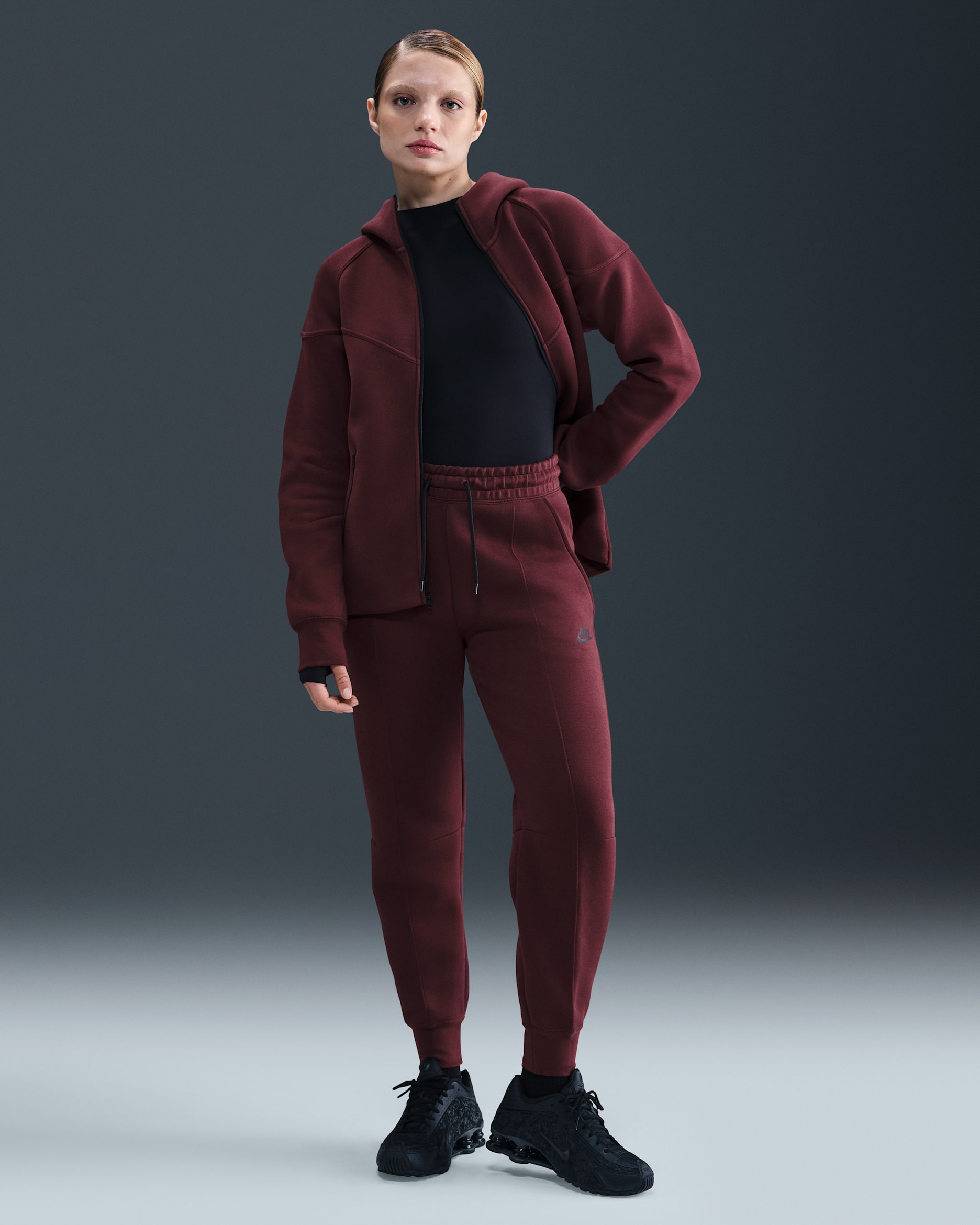 Joggers de tiro medio para mujer Nike Sportswear Tech Fleece - Burdeos enérgico/Negro