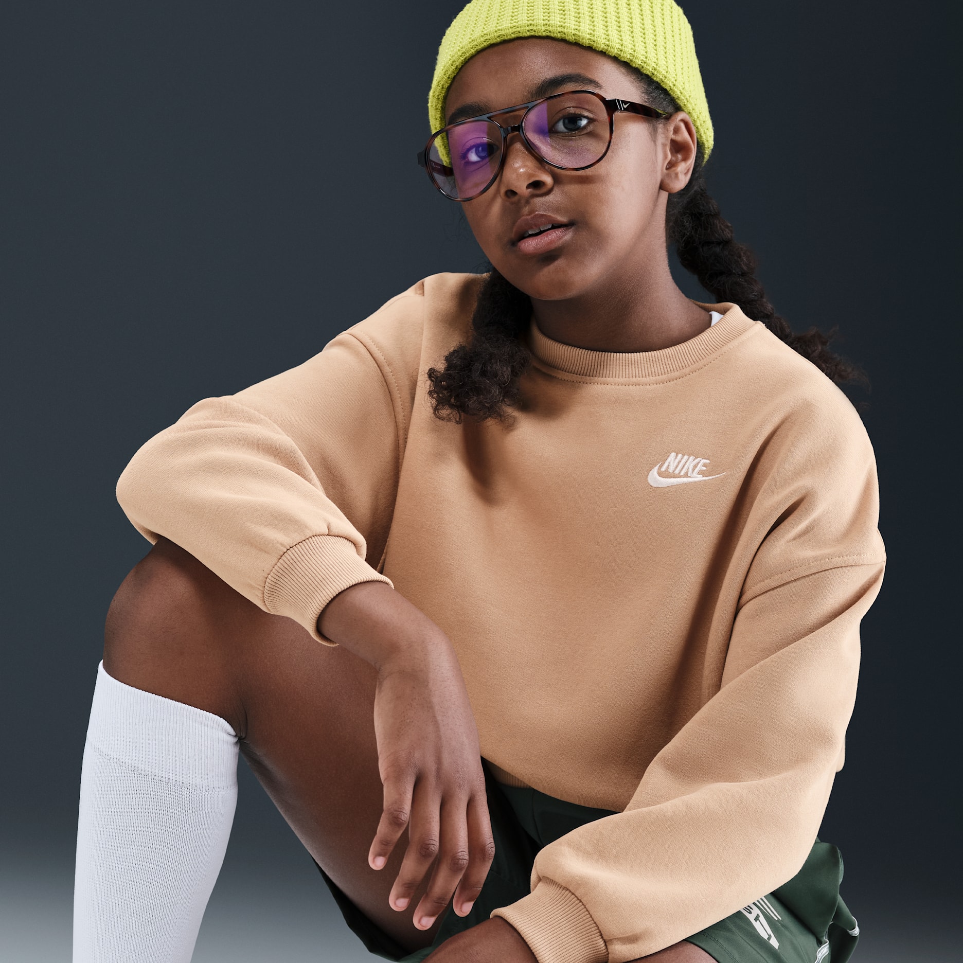 Nike Sportswear Club Fleece Girls' Boxy Crew-Neck Sweatshirt - Hemp/Hemp/White