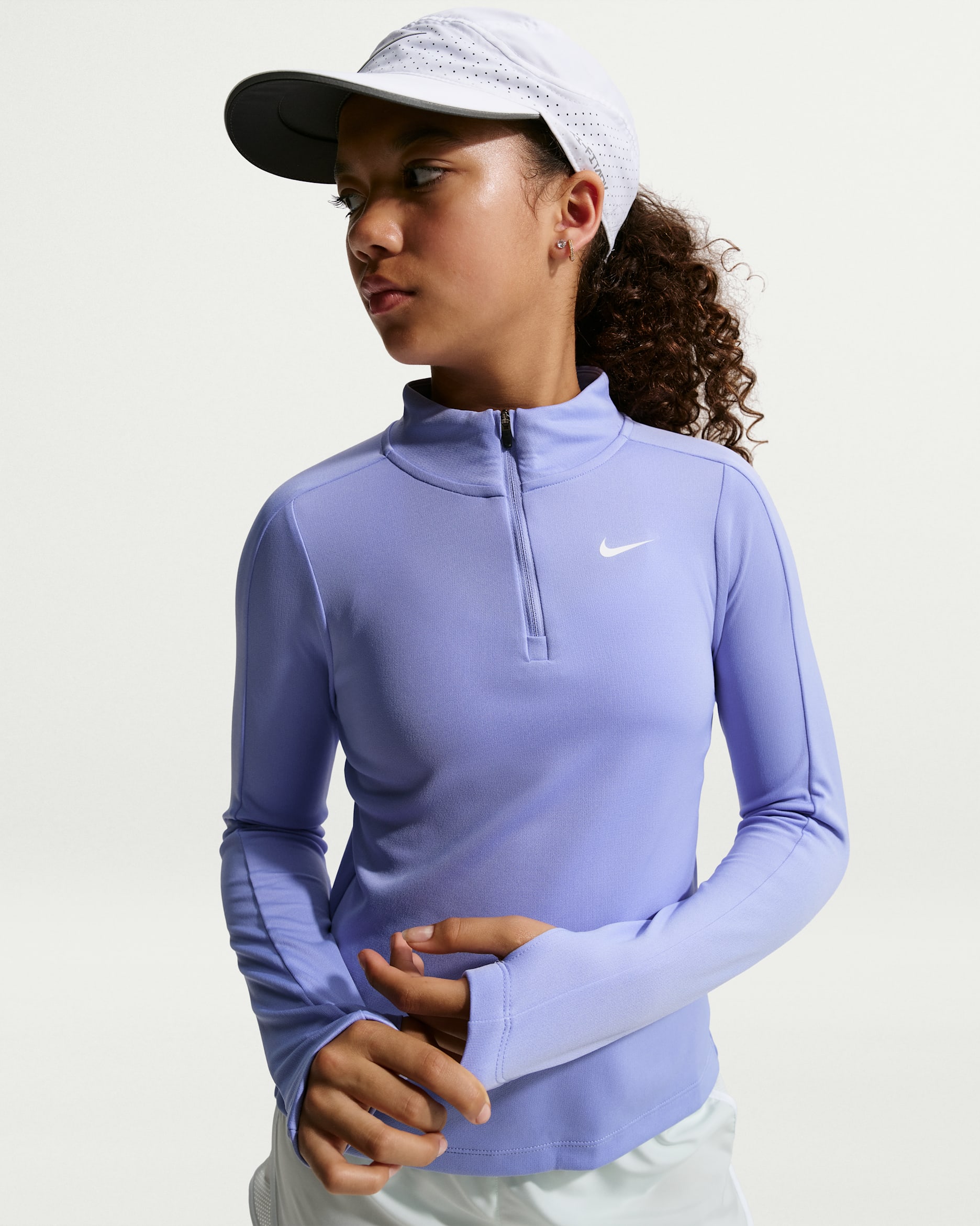Playera de manga larga Dri-FIT con cierre de 1/4 para niña Nike - Cardo claro/Blanco