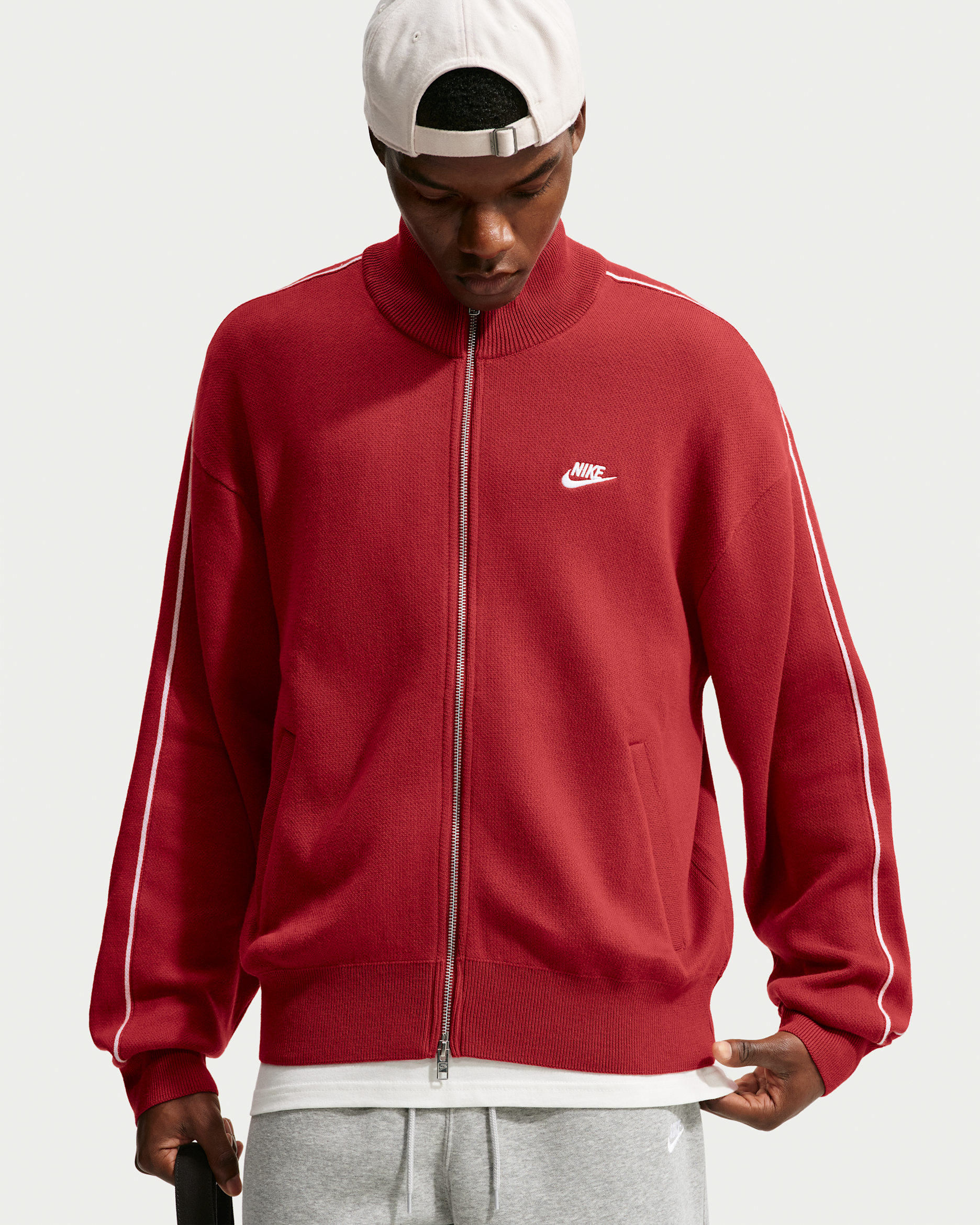 Maskinstrikket Nike Club-løbejakke til mænd - Team Crimson/hvid/hvid