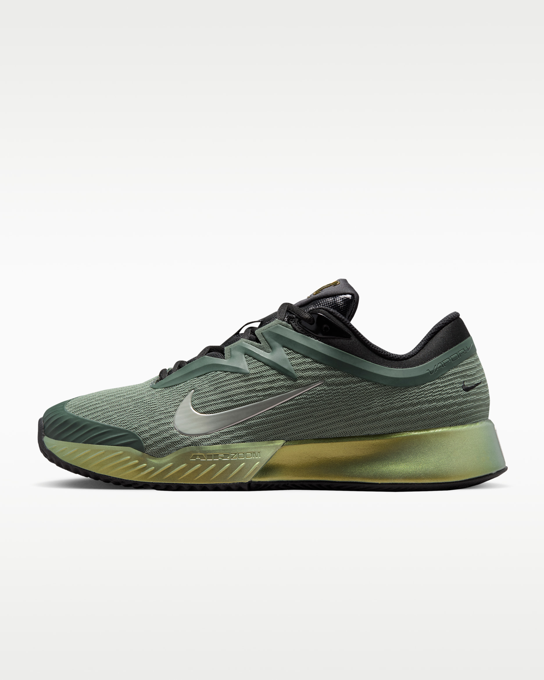 Nike Vapor Pro 3 PRM salakpályás férfi teniszcipő - Camo Green/Pure Platinum/Fekete/Metallic Gold
