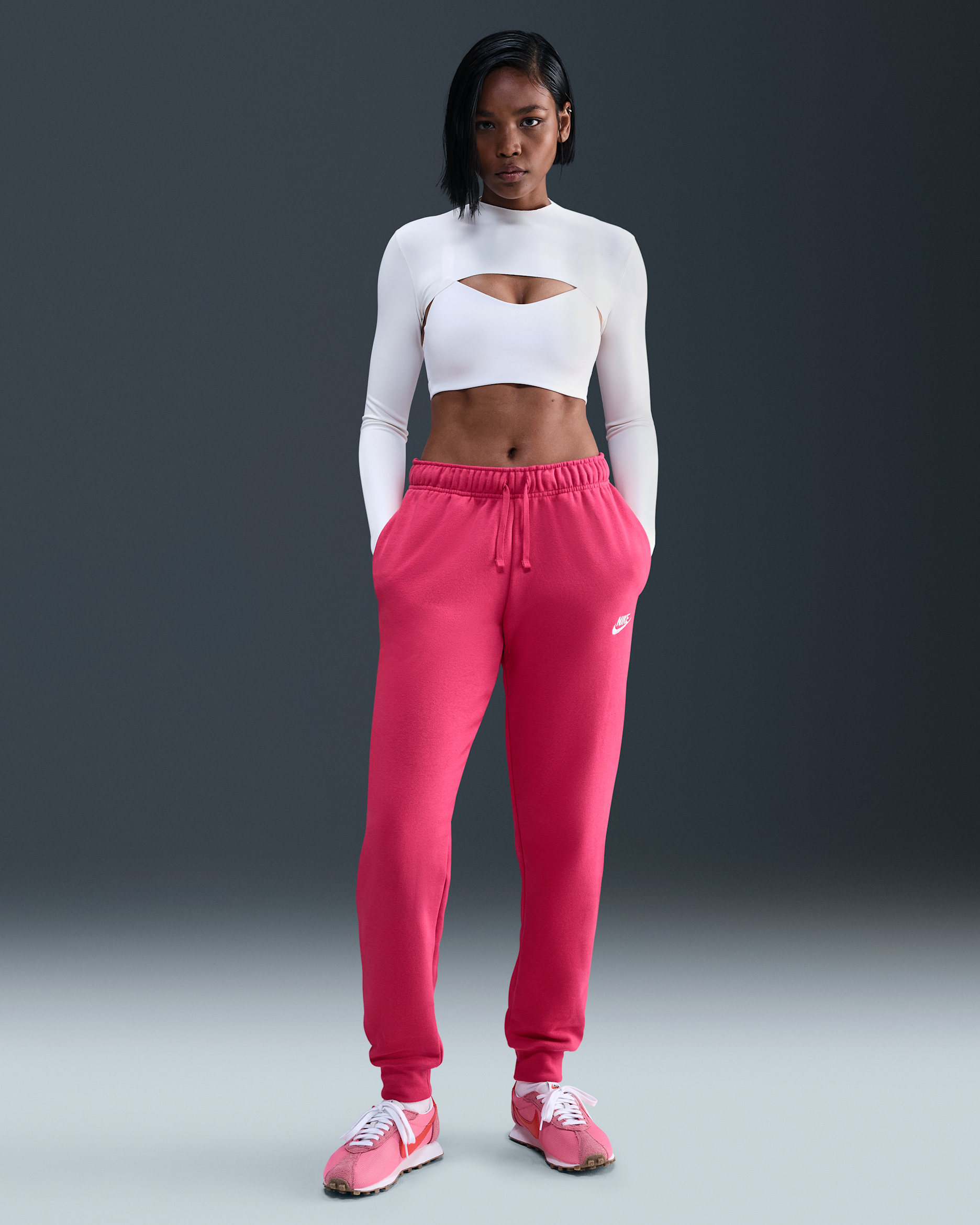 Joggers de tiro medio para mujer Nike Sportswear Club Fleece - Rosa enérgico/Blanco