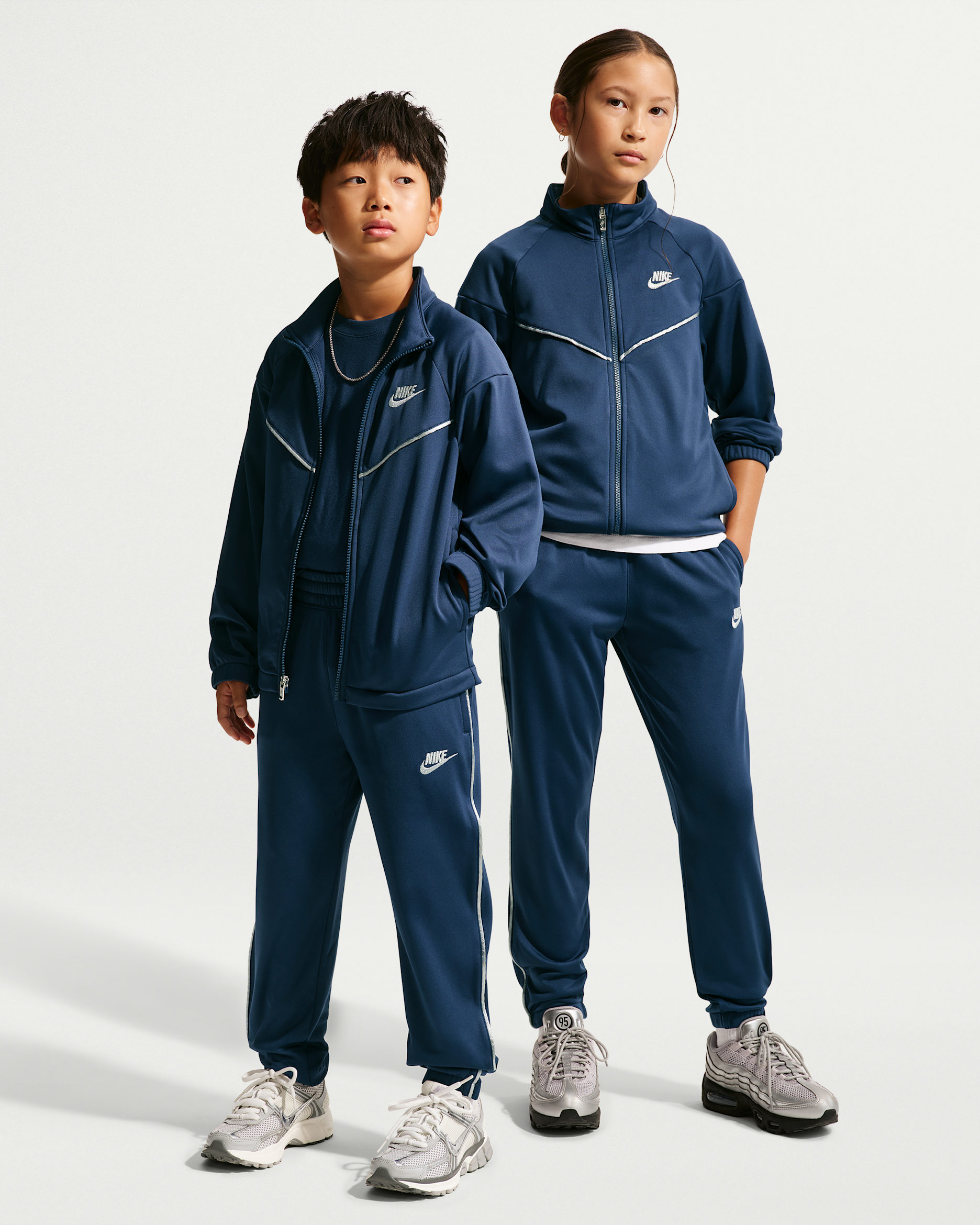 Conjunto deportivo Dri-FIT para niños Nike - Azul marino medianoche/Plata metalizado