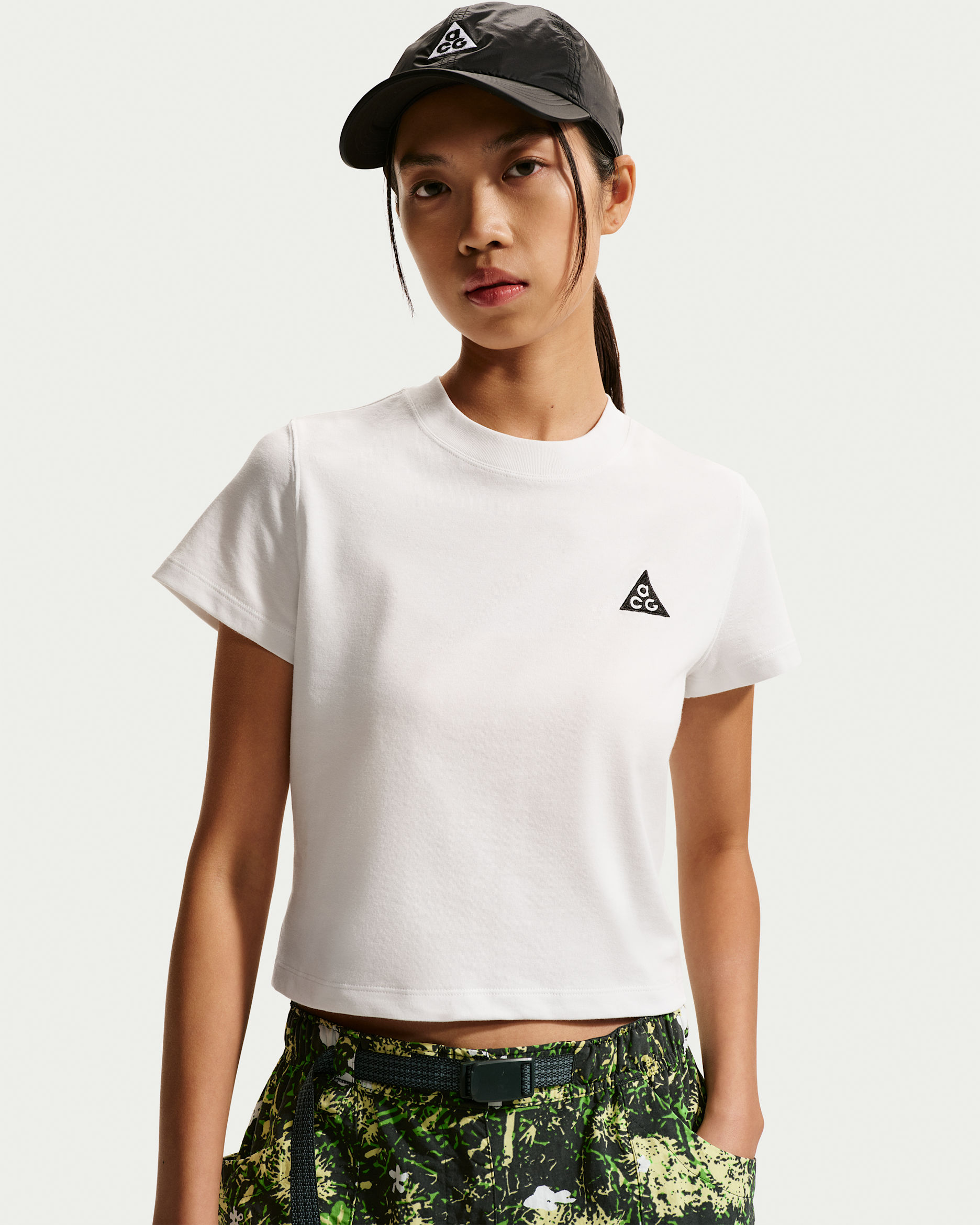 Nike ACG 女款 Dri-FIT 短袖上衣 - Summit White/黑色