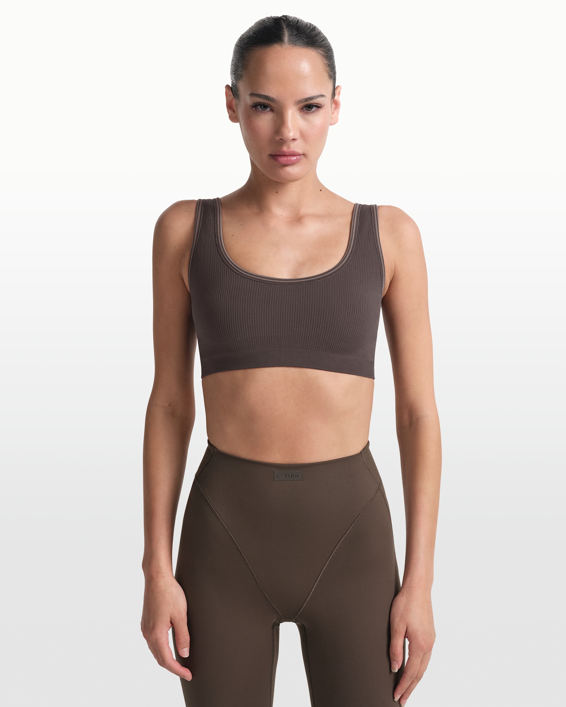 Bralette NikeSKIMS Ribbed Seamless med djup halsringning för kvinnor - NSKM PHOENIX/NSKM TRUFFLE