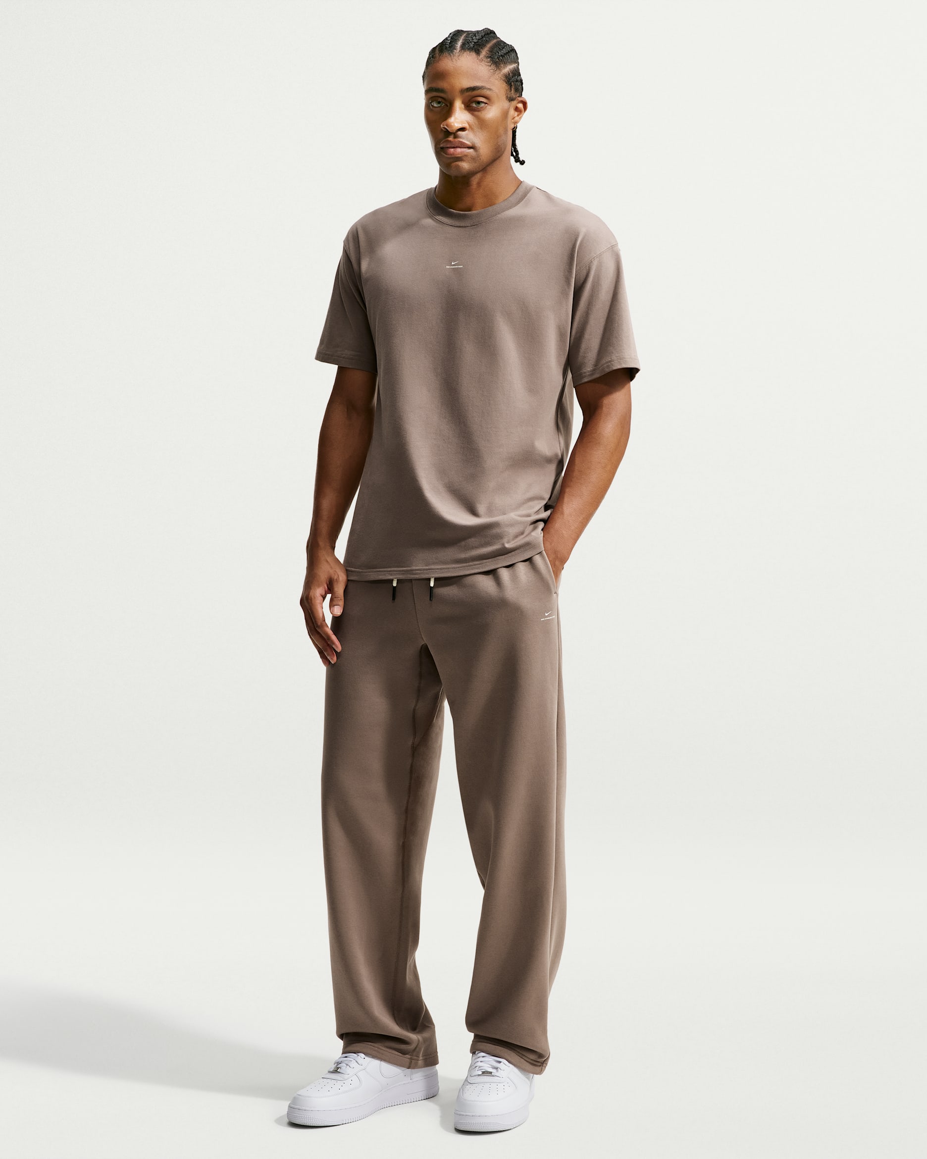 Nike Standard Issue Men's Therma-FIT Brushed Open-Hem Basketball Pants - Mink Brown/Pale Ivory