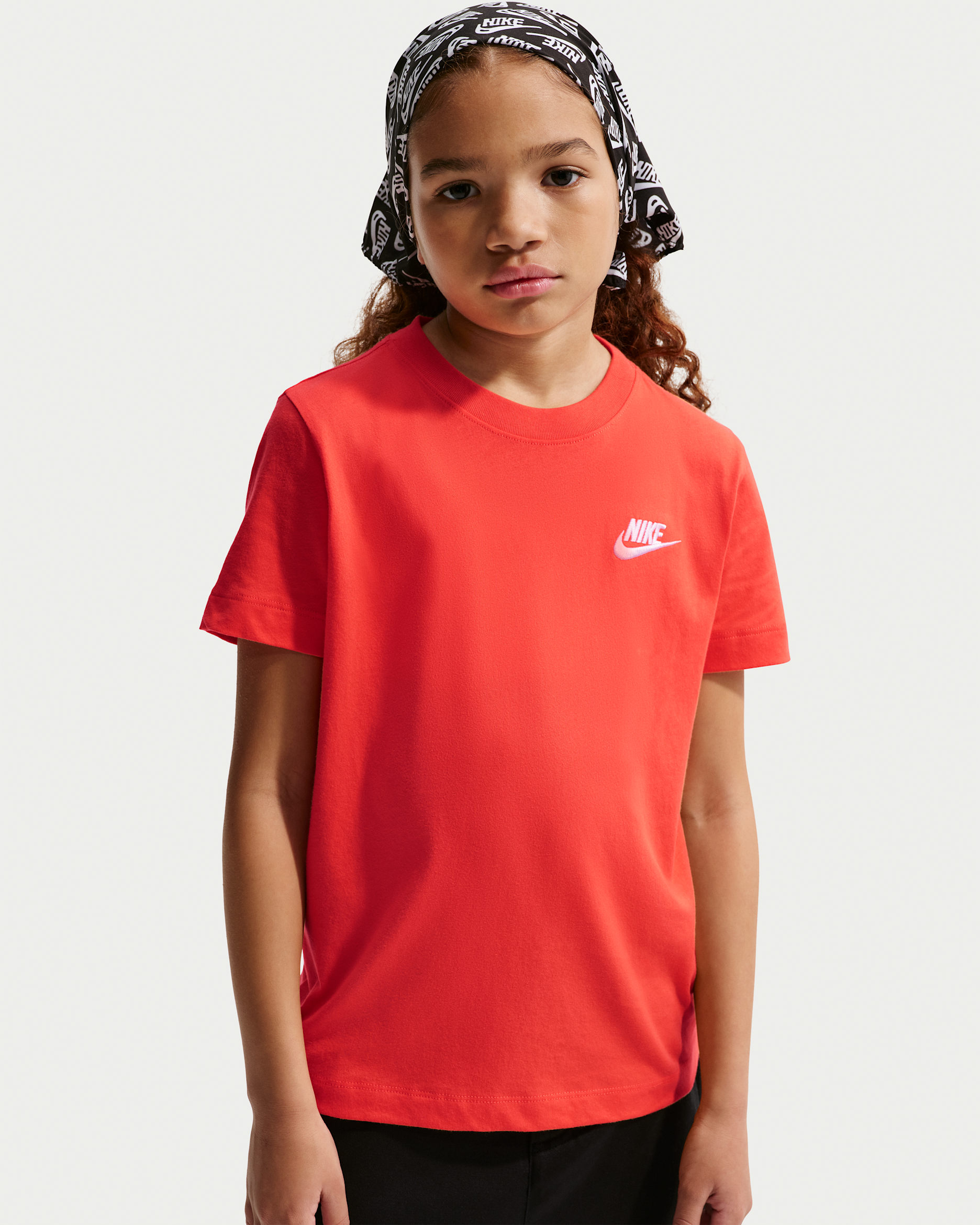 Nike Sportswear T-Shirt für ältere Kinder - Turf Orange/Weiß