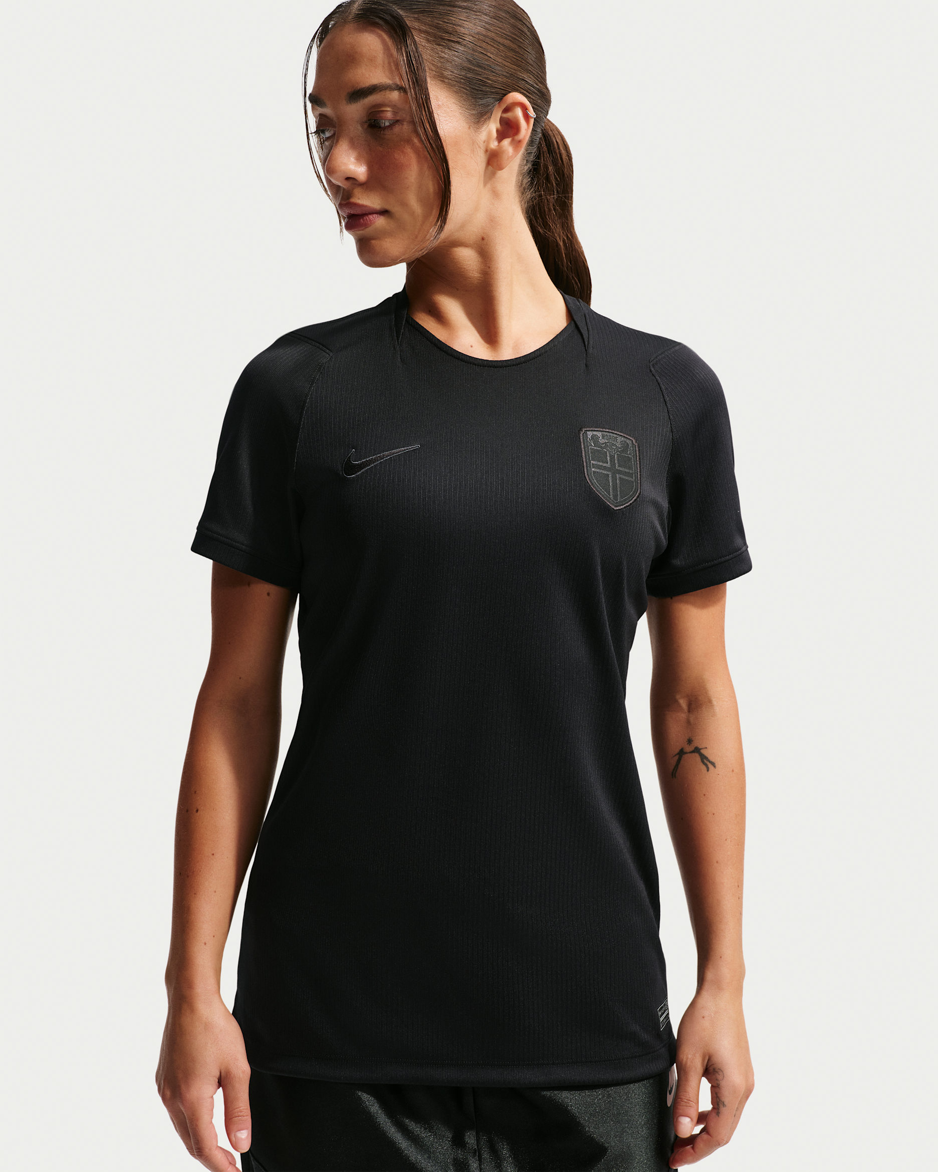 Replika dámského venkovního fotbalového dresu Nike Dri-FIT Norsko Stadium 2026 - Černá/Černá/Černá