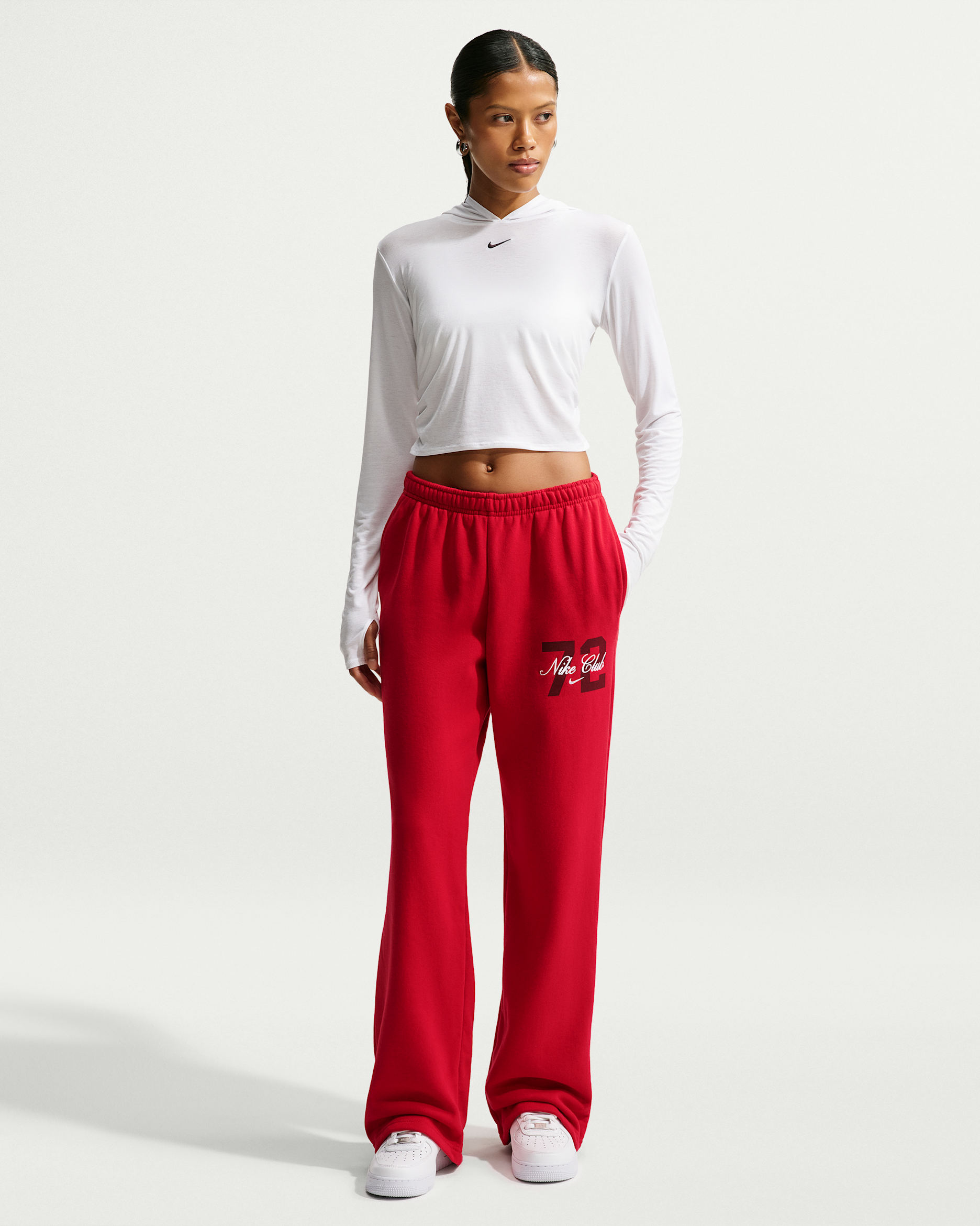 Pantalon taille mi-haute à ourlet ouvert Nike Studio Fleece Medium Weight pour femme - Gym Red
