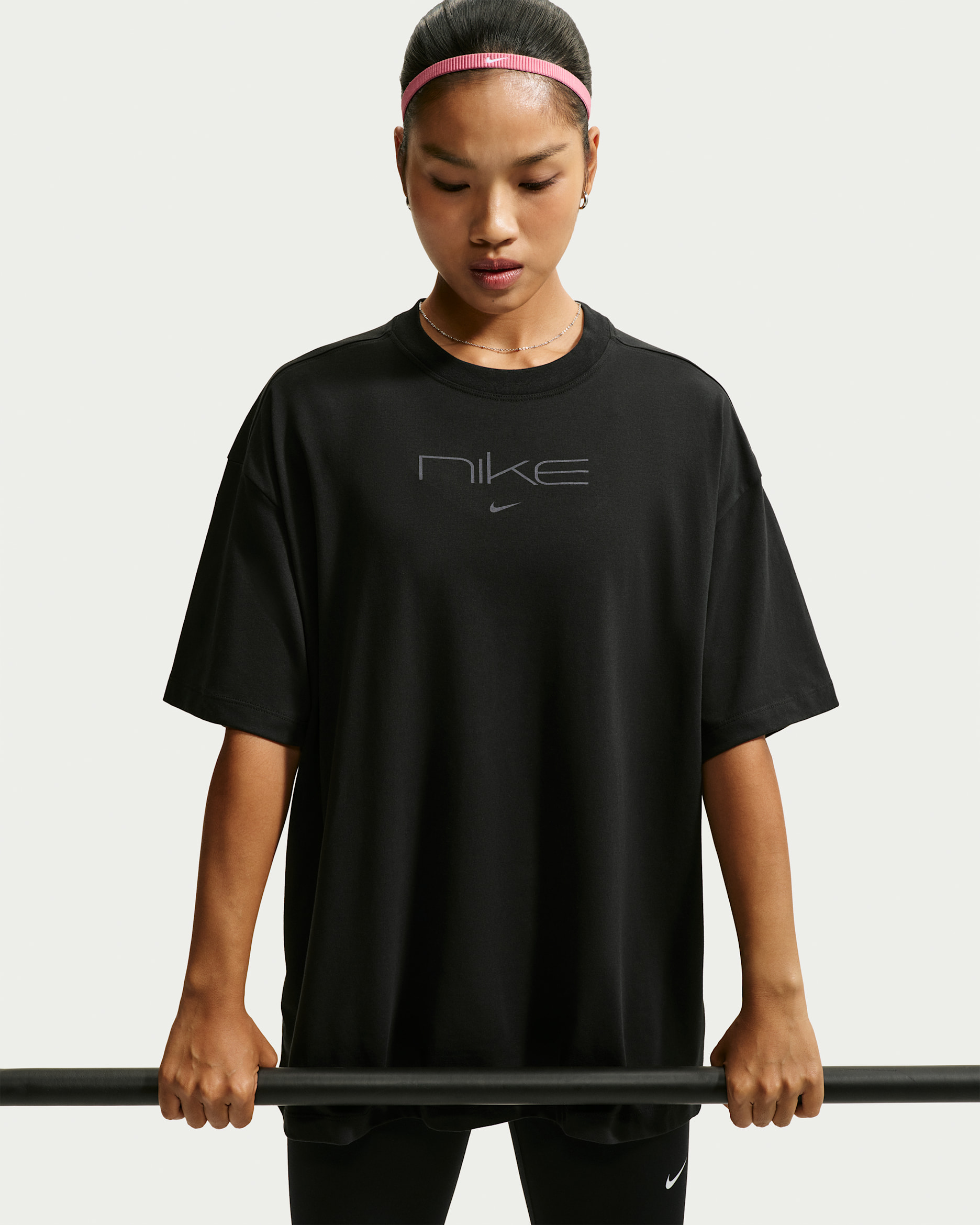 Nike 女款 Dri-FIT 寬版 T 恤 - 黑色