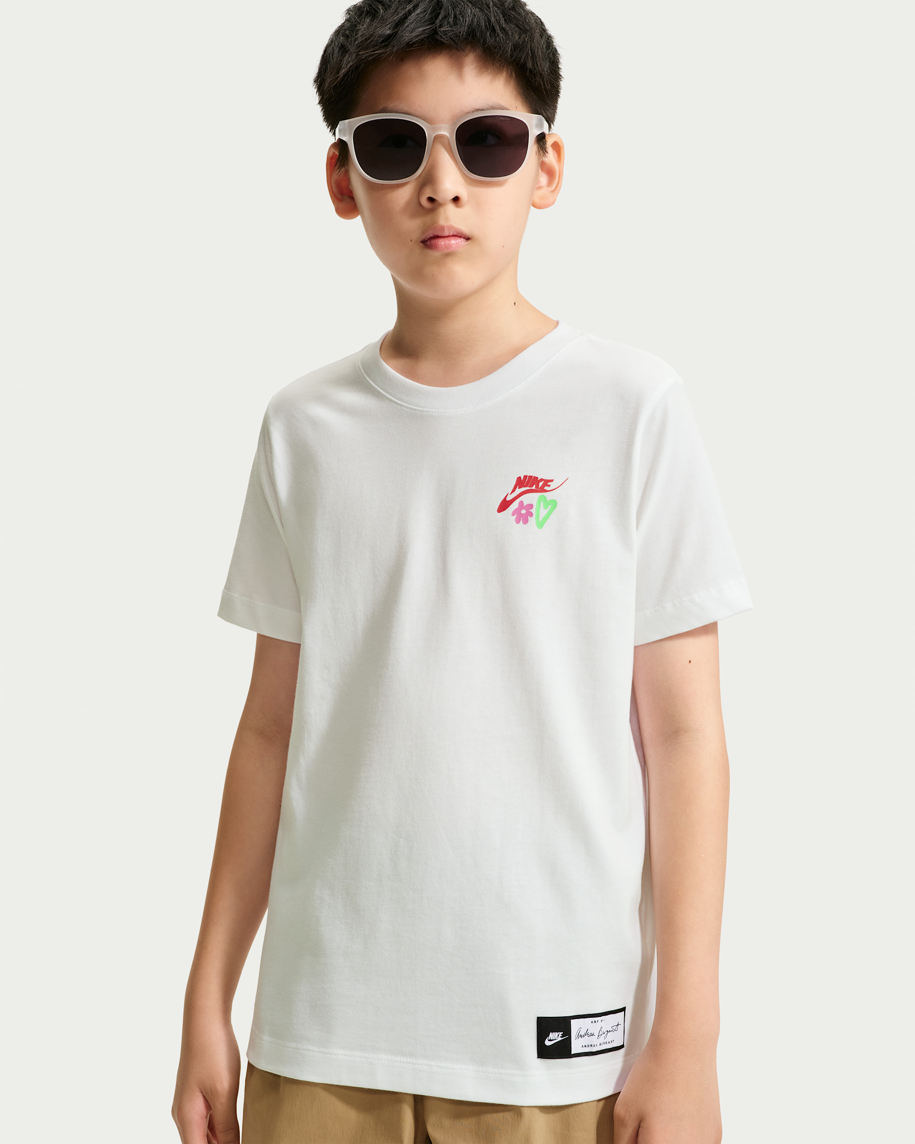 เสื้อยืดเด็กโต Nike Sportswear - ขาว