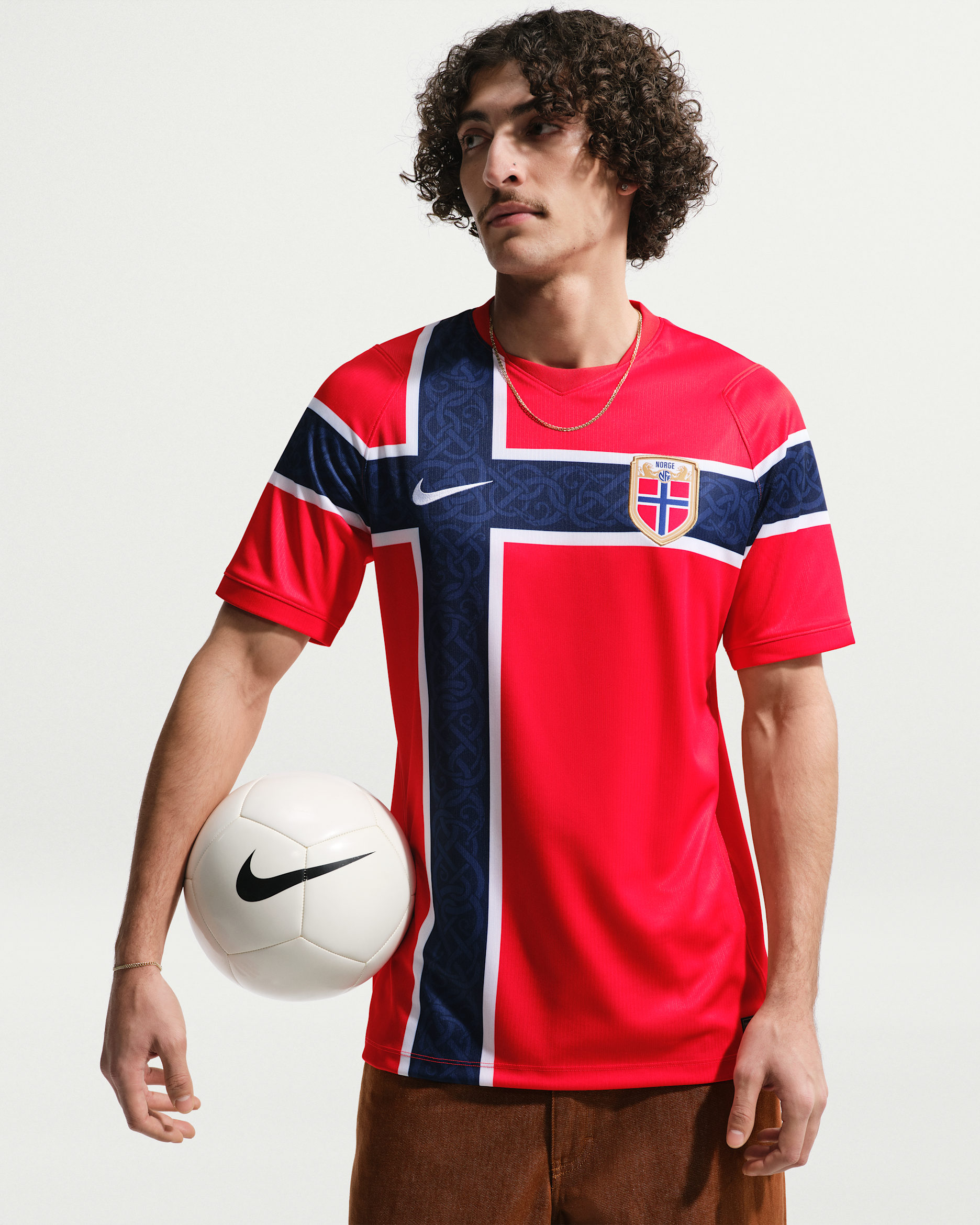 Replika pánského domácího fotbalového dresu Nike Dri-FIT Norsko Stadium 2026 - Chile Red/Chile Red/Bílá