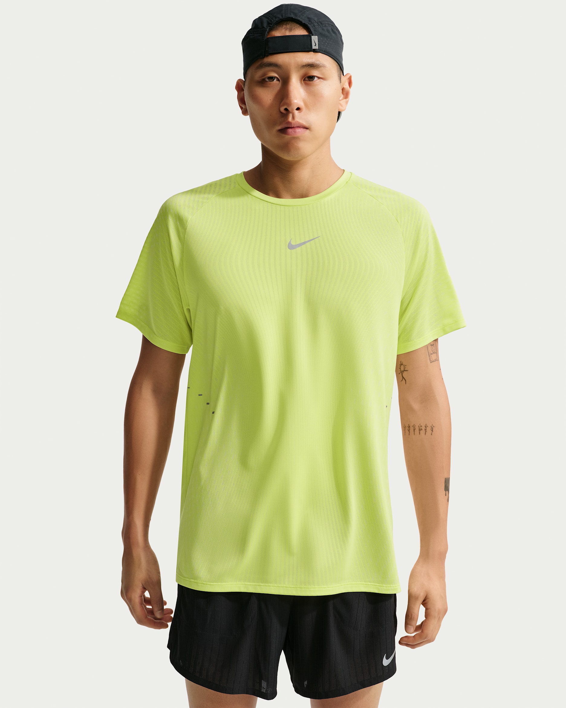 Nike ストライド Aero-FIT メンズ ショートスリーブ ランニングトップ - ライトレモンツイスト/ライトシルバー