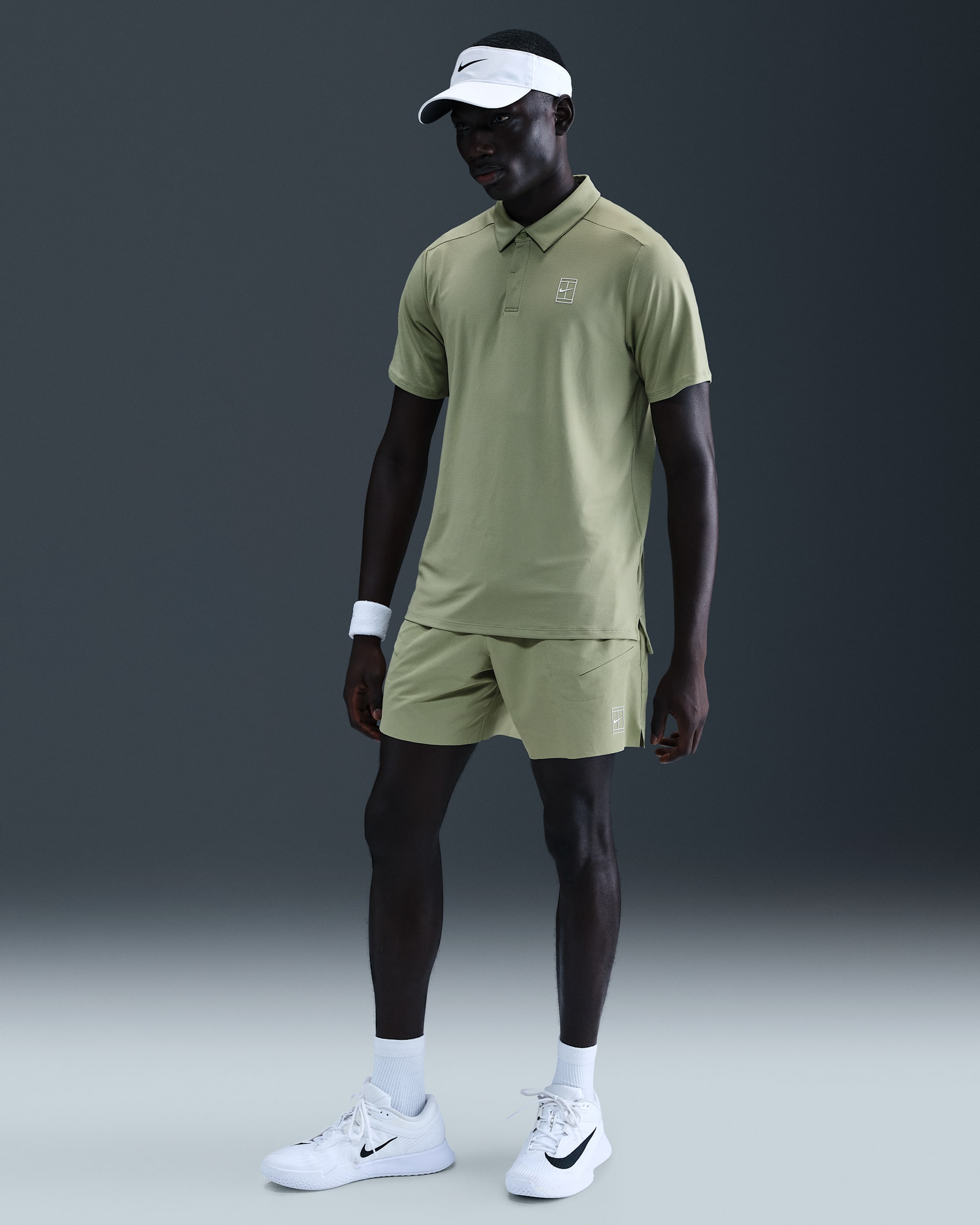 Shorts de tenis Dri-FIT de 15 cm para hombre NikeCourt Advantage - Verde aceite/Blanco