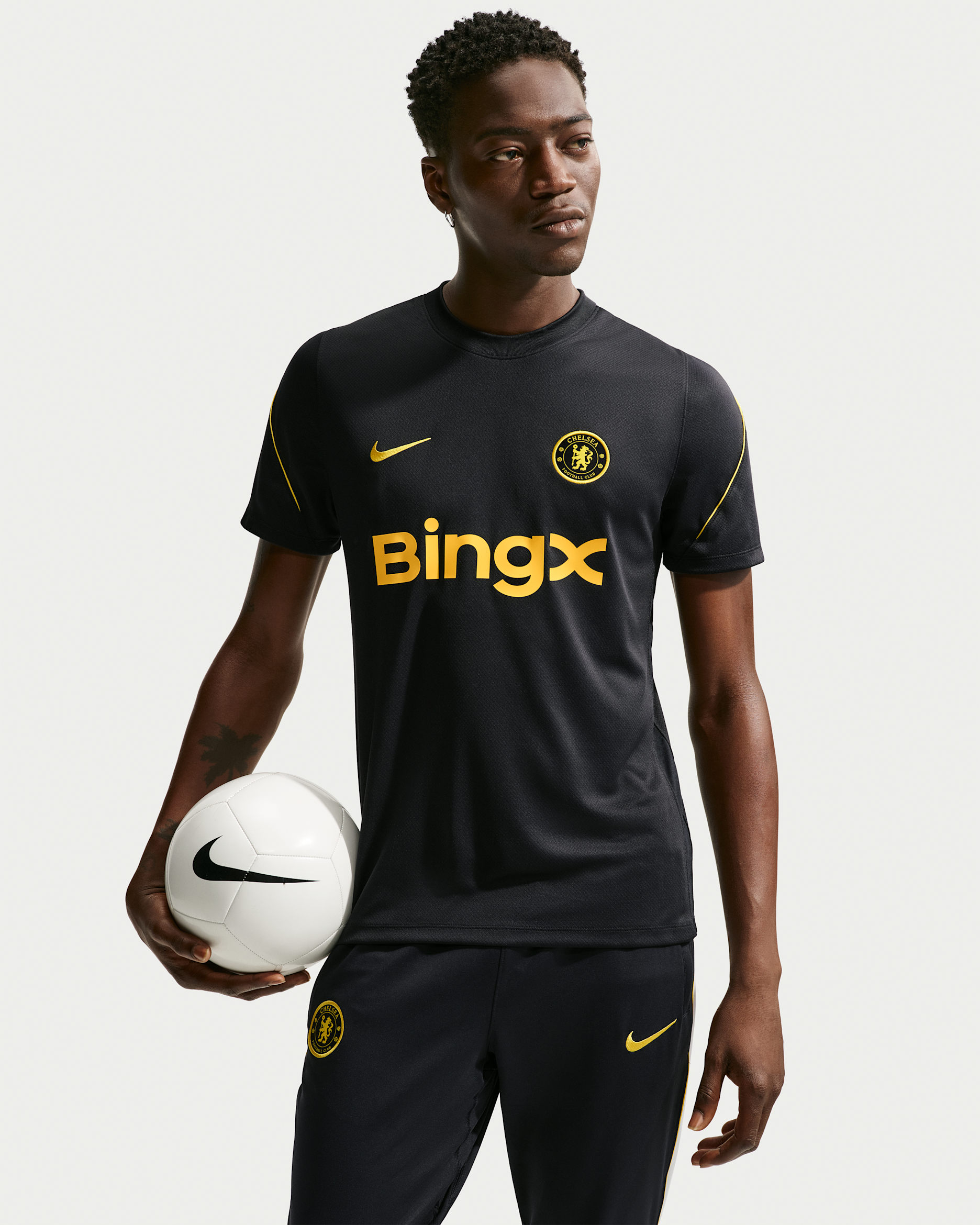 Chelsea F.C. Strike Men's Nike Football Dri-FIT Short-Sleeve Top - Pitch Blue/Midwest Gold/White/Midwest Gold