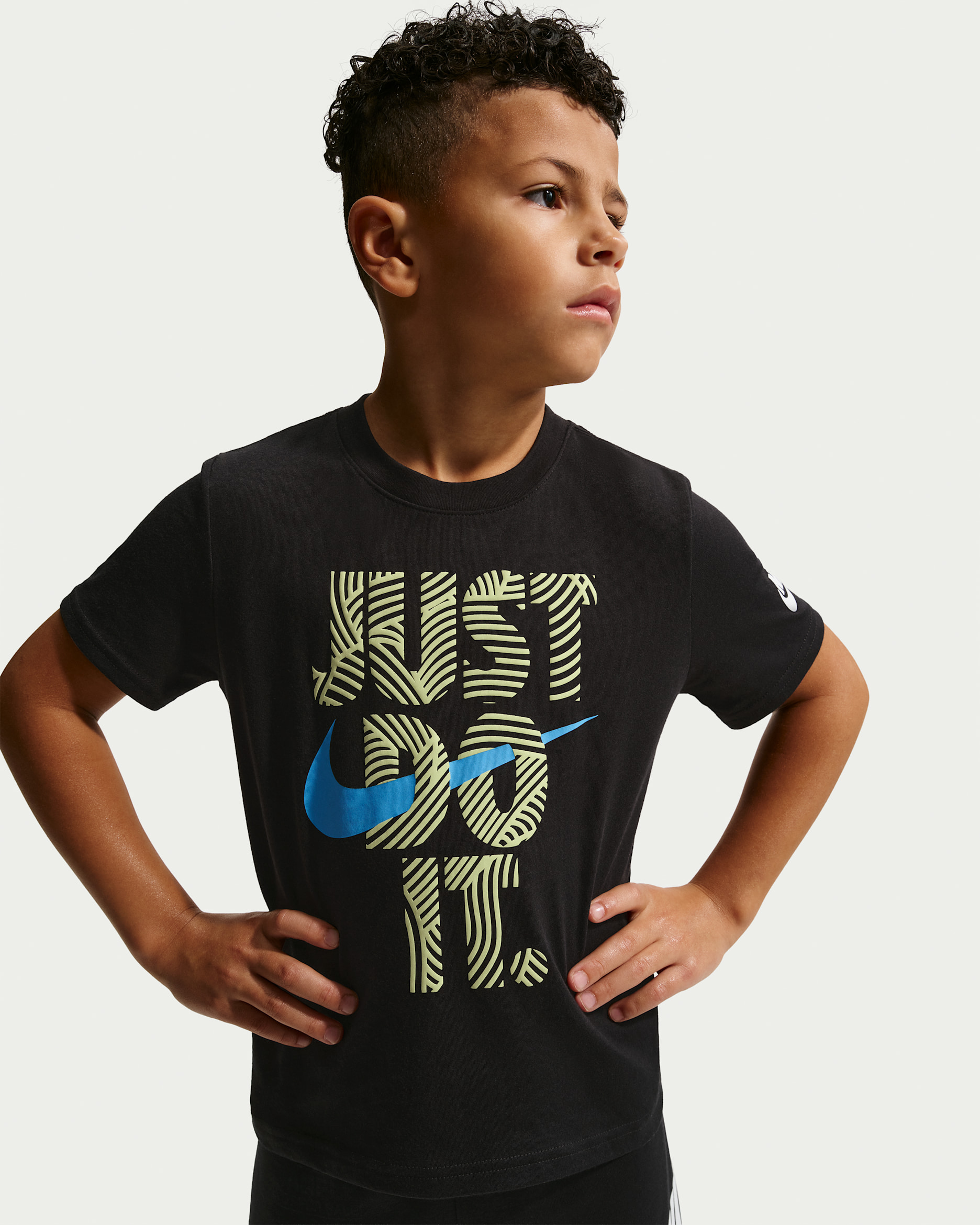 Playera con gráfico para niños talla pequeña Nike In The Zone - Negro