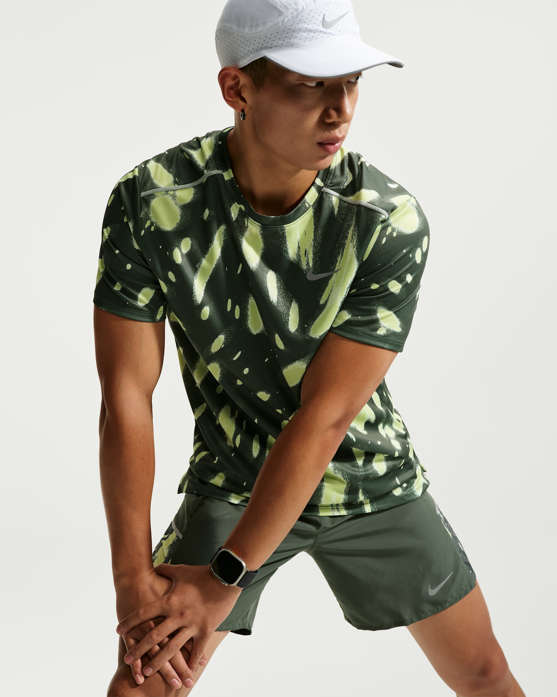 เสื้อวิ่งแขนสั้นป้องกัน UV ผู้ชาย Dri-FIT Nike Miler - Camo Green