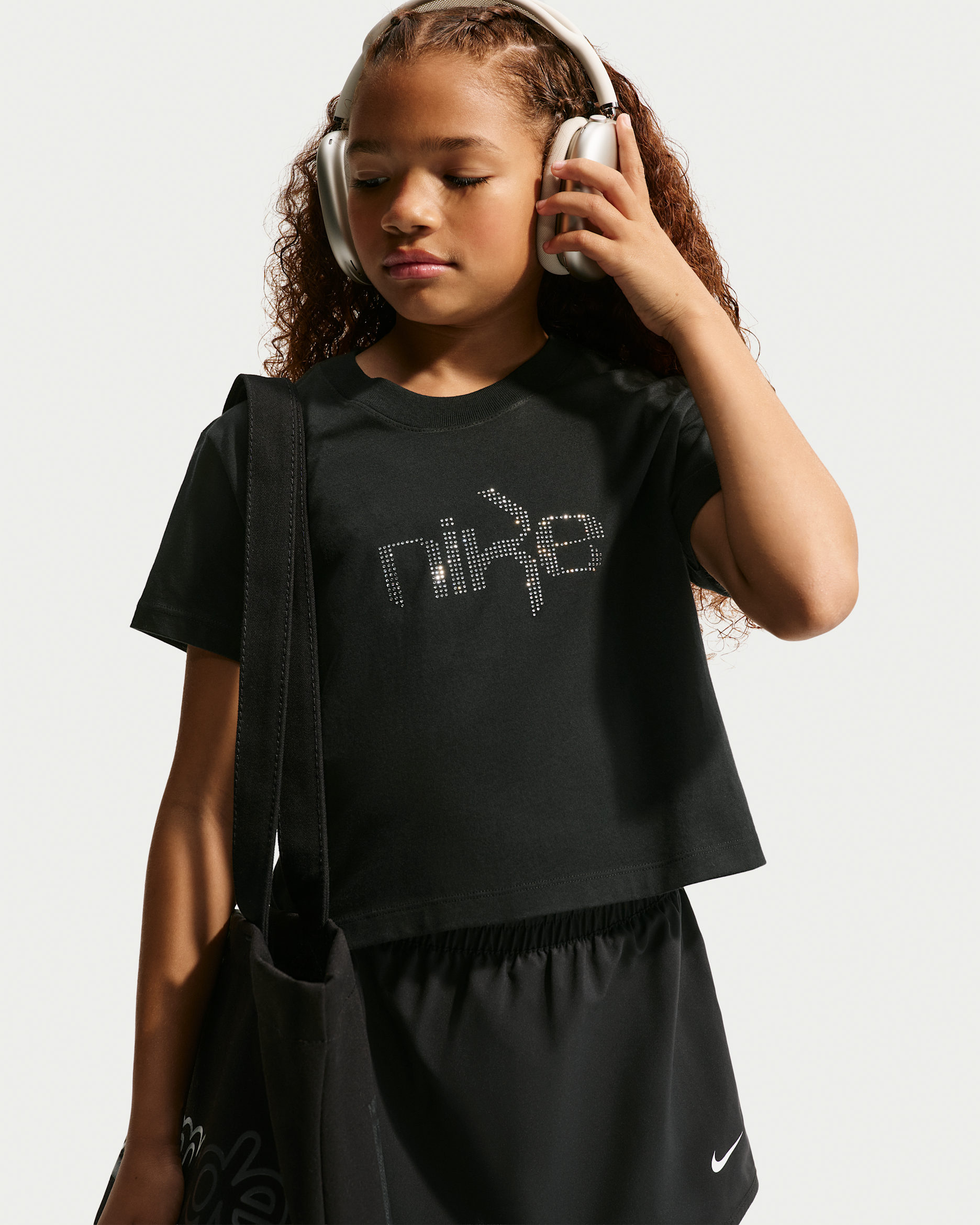 Nike Sportswear Older Kids' (Girls') Cropped T-Shirt - Black