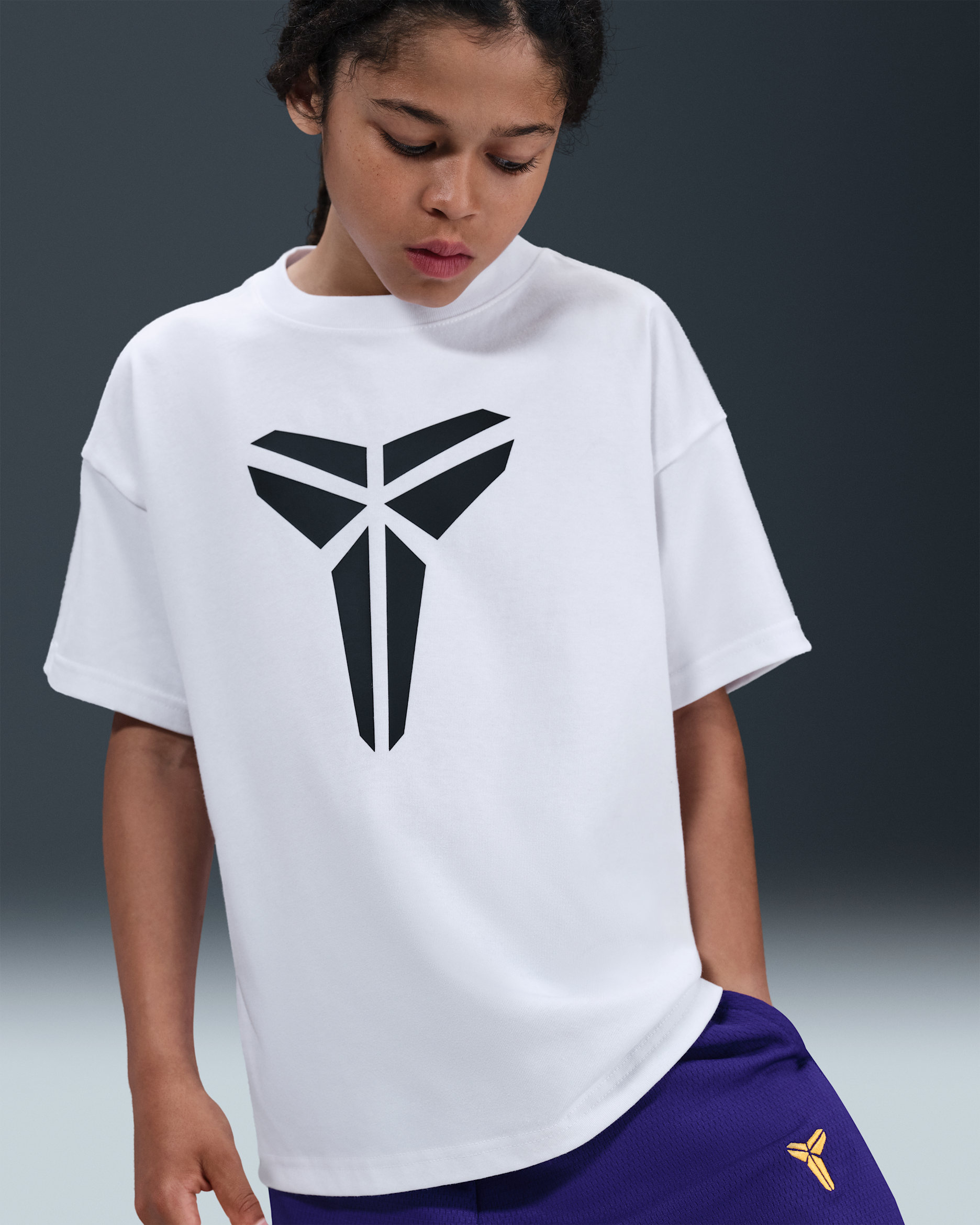 Kobe Dri-FIT Max90 póló nagyobb gyerekeknek - Fehér