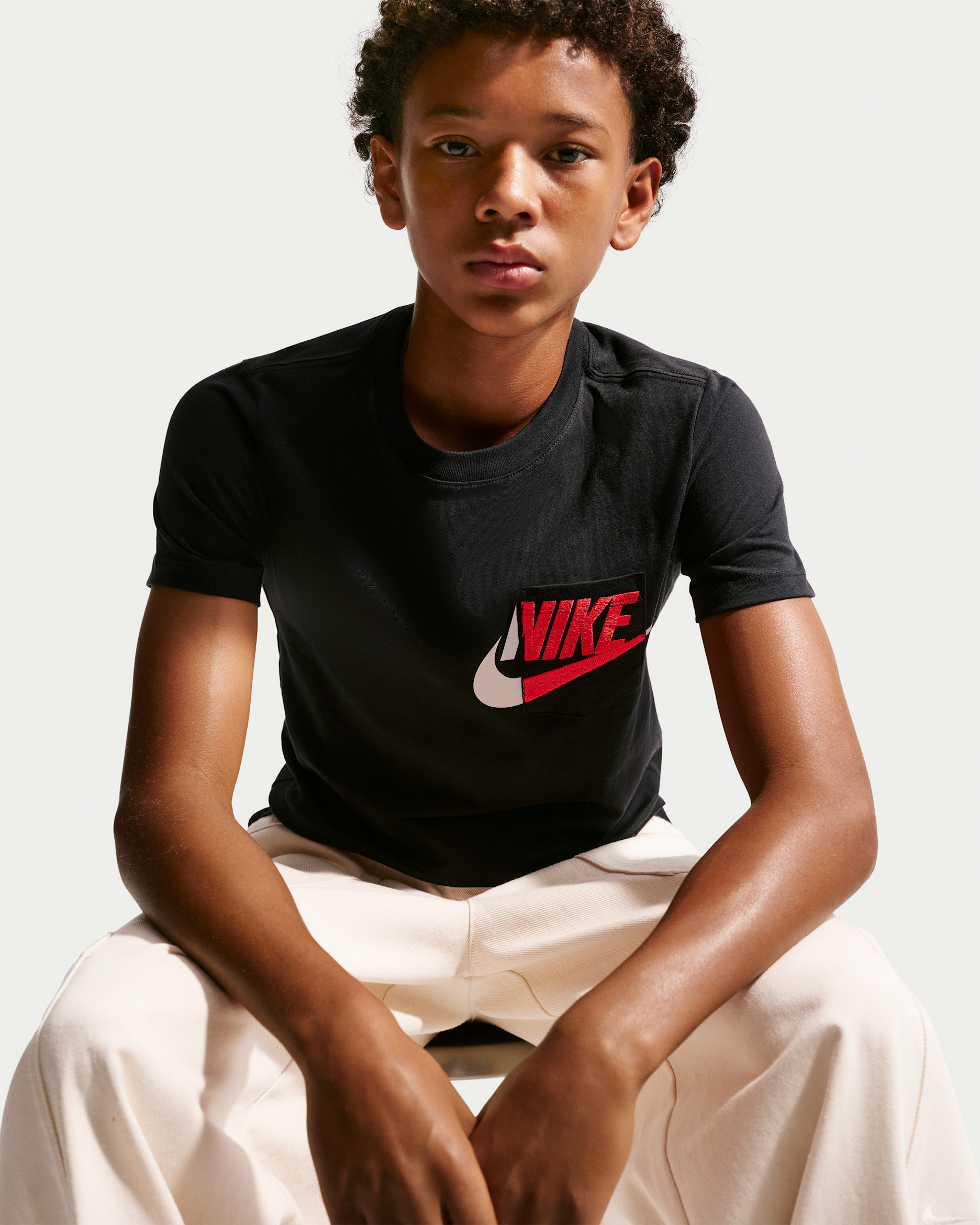 Nike Sportswear Older Kids' Pocket T-Shirt - Black
