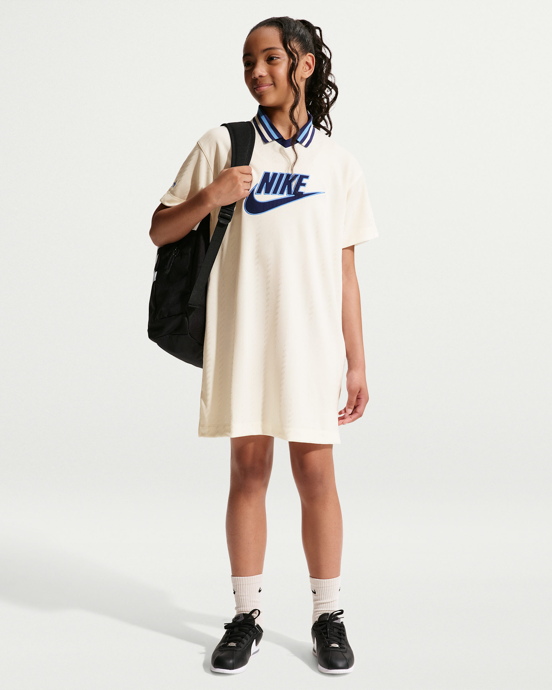 Robe en jersey à manches courtes Nike Sportswear pour ado (fille) - Soft Pearl/Midnight Navy/University Blue/Midnight Navy