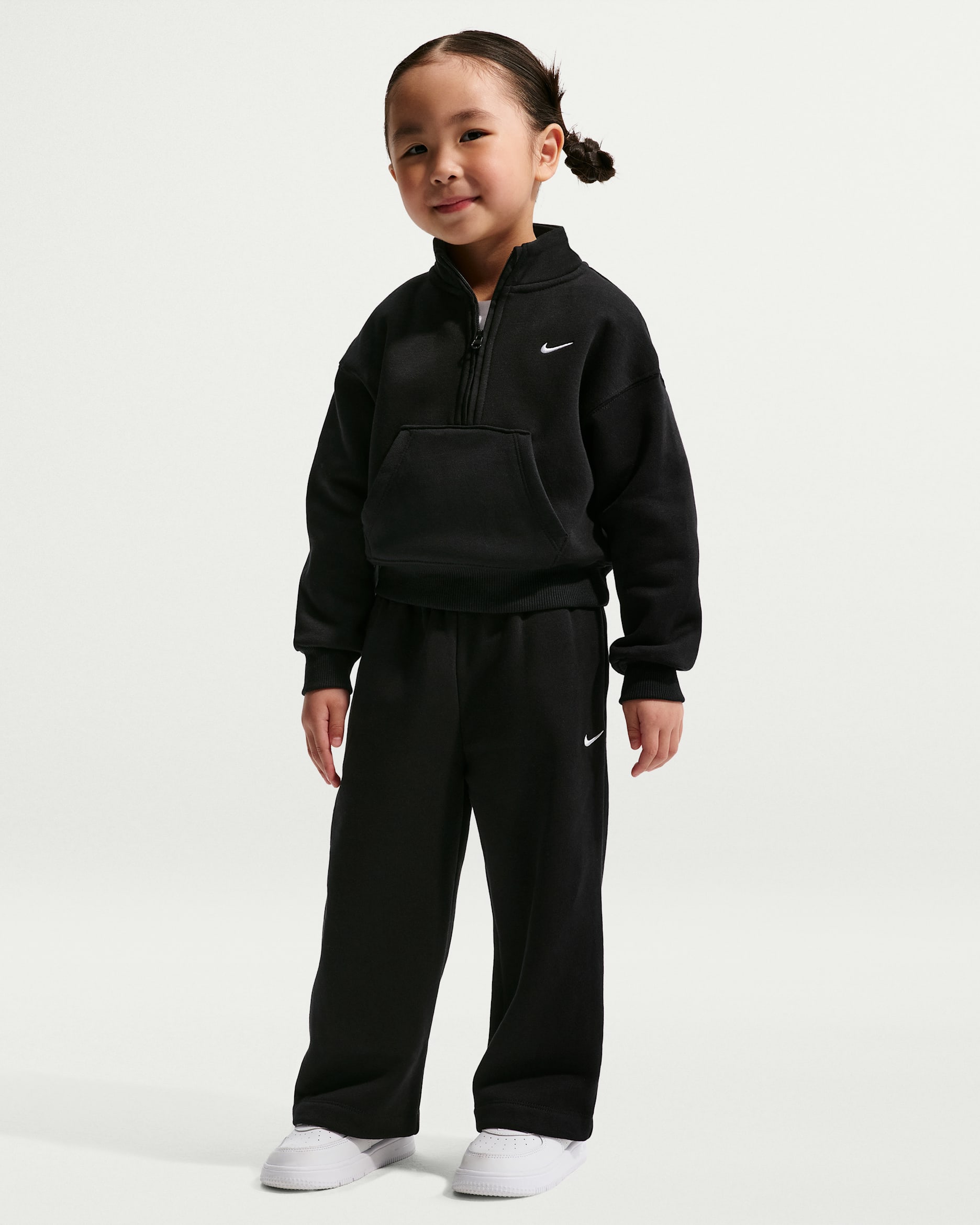 Nike Sportswear Studio Fleece-Set aus Oberteil mit Halbreißverschluss und Hose für jüngere Kinder - Schwarz