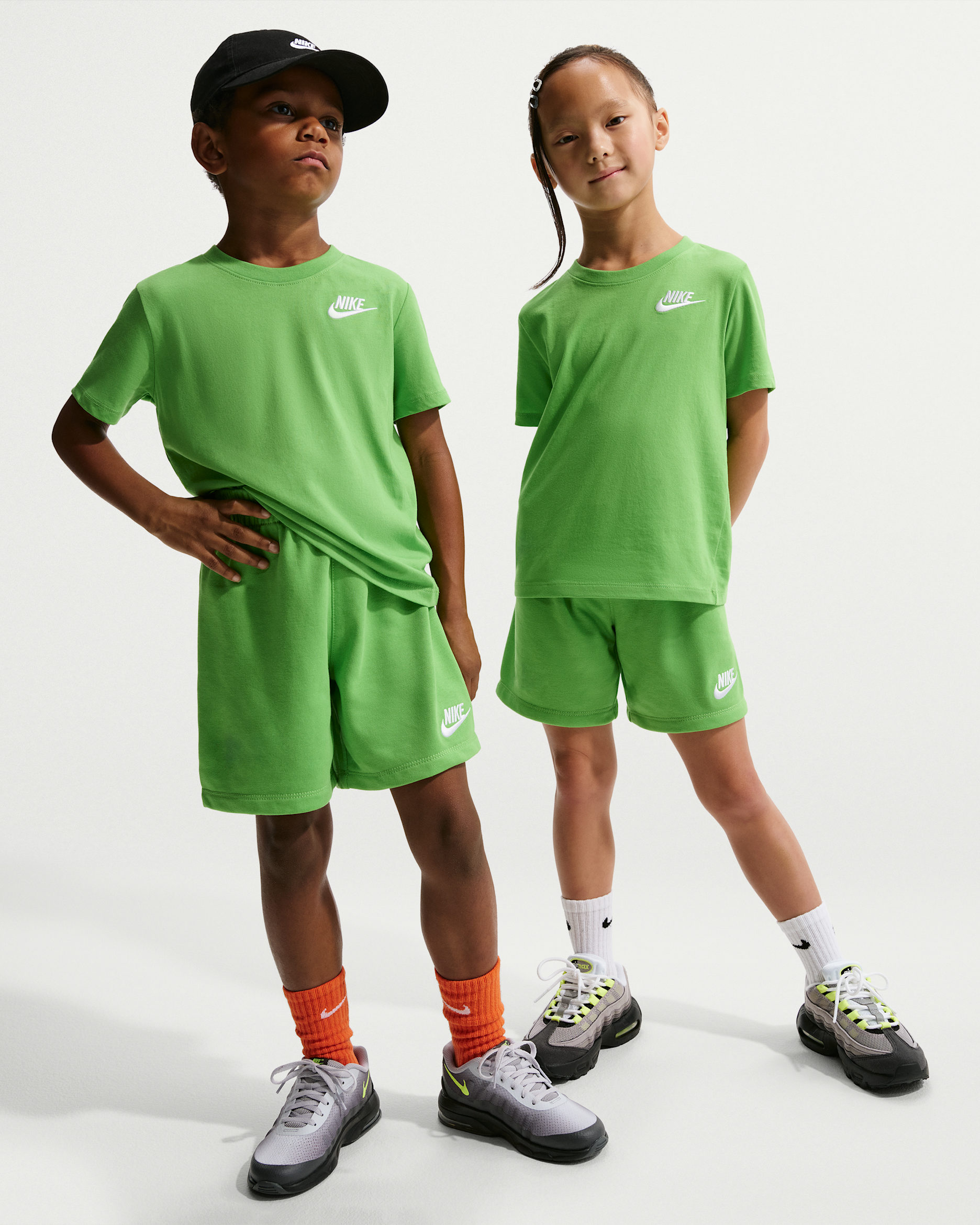 Conjunto de dos piezas con shorts de tejido Knit para niños talla pequeña Nike - Verde