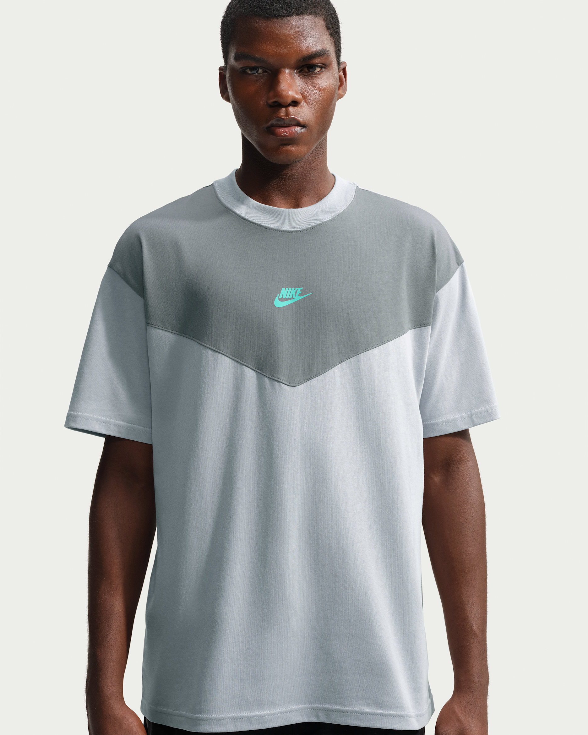 Nike Sportswear T-Shirt (Herren) - Wolf Grey/Smoke Grey