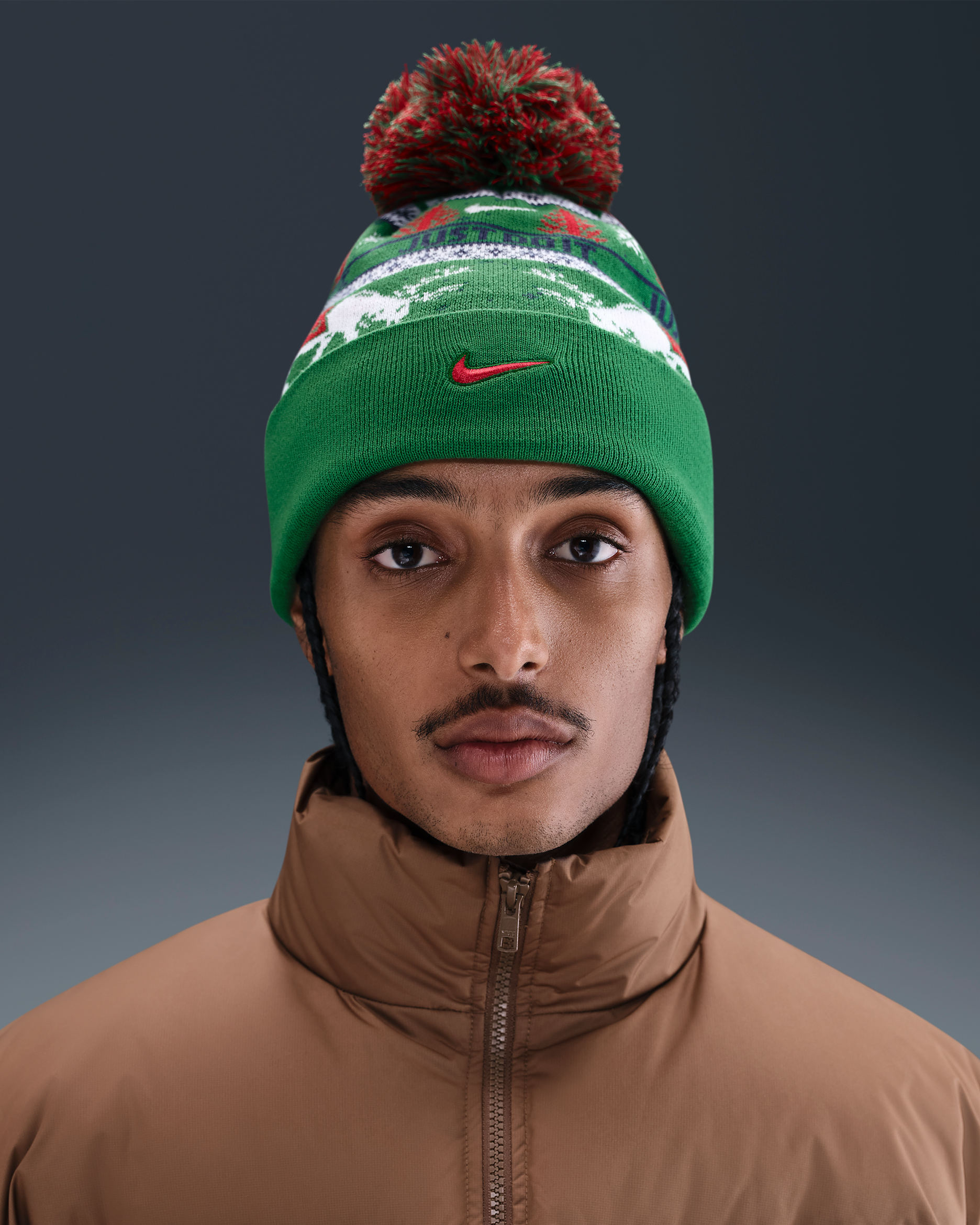 Bonnet Nike Peak Winter Wonderland - Pine Green/Sail/University Red/University Red
