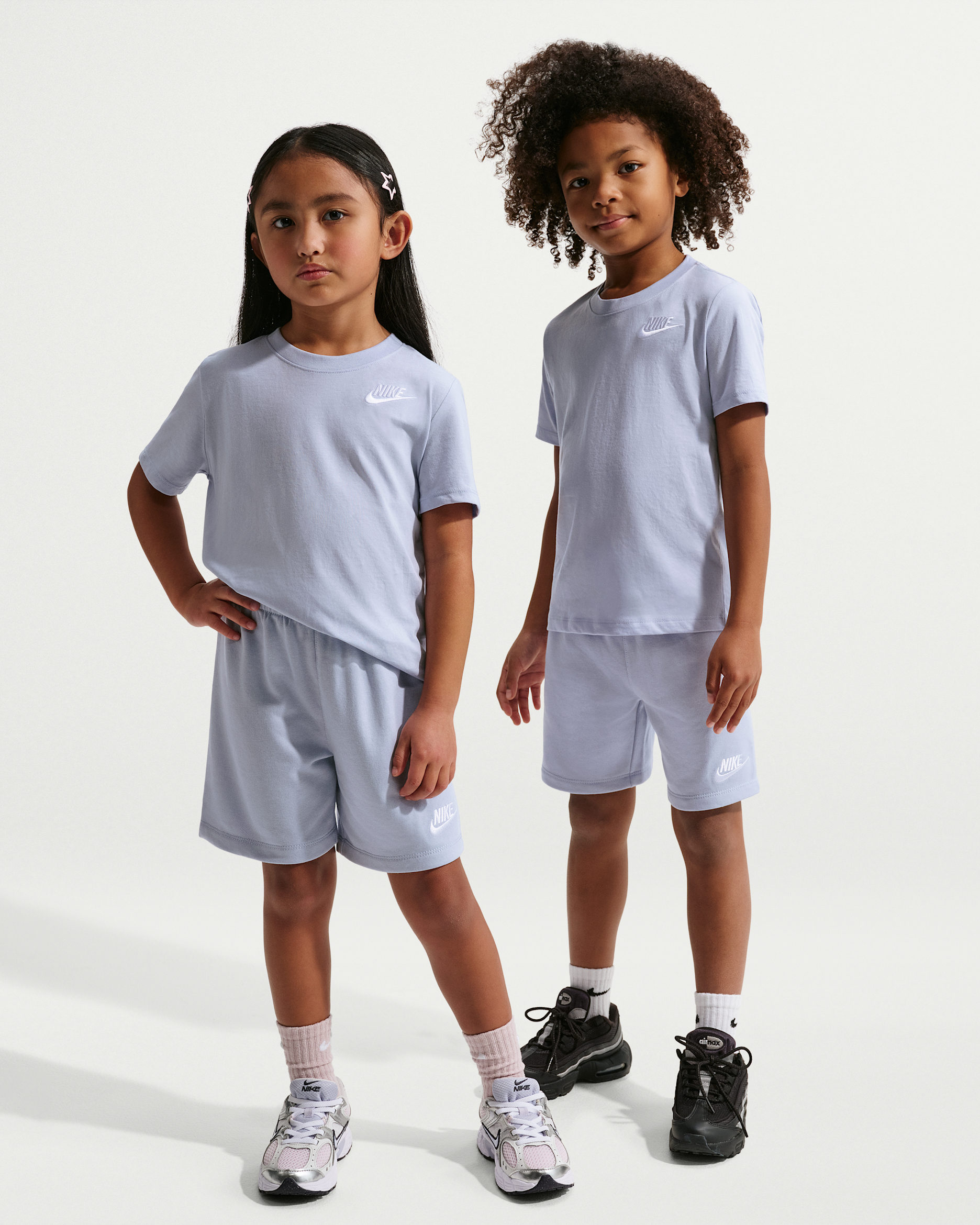 Conjunto de dos piezas con shorts de tejido Knit para niños talla pequeña Nike - Gris