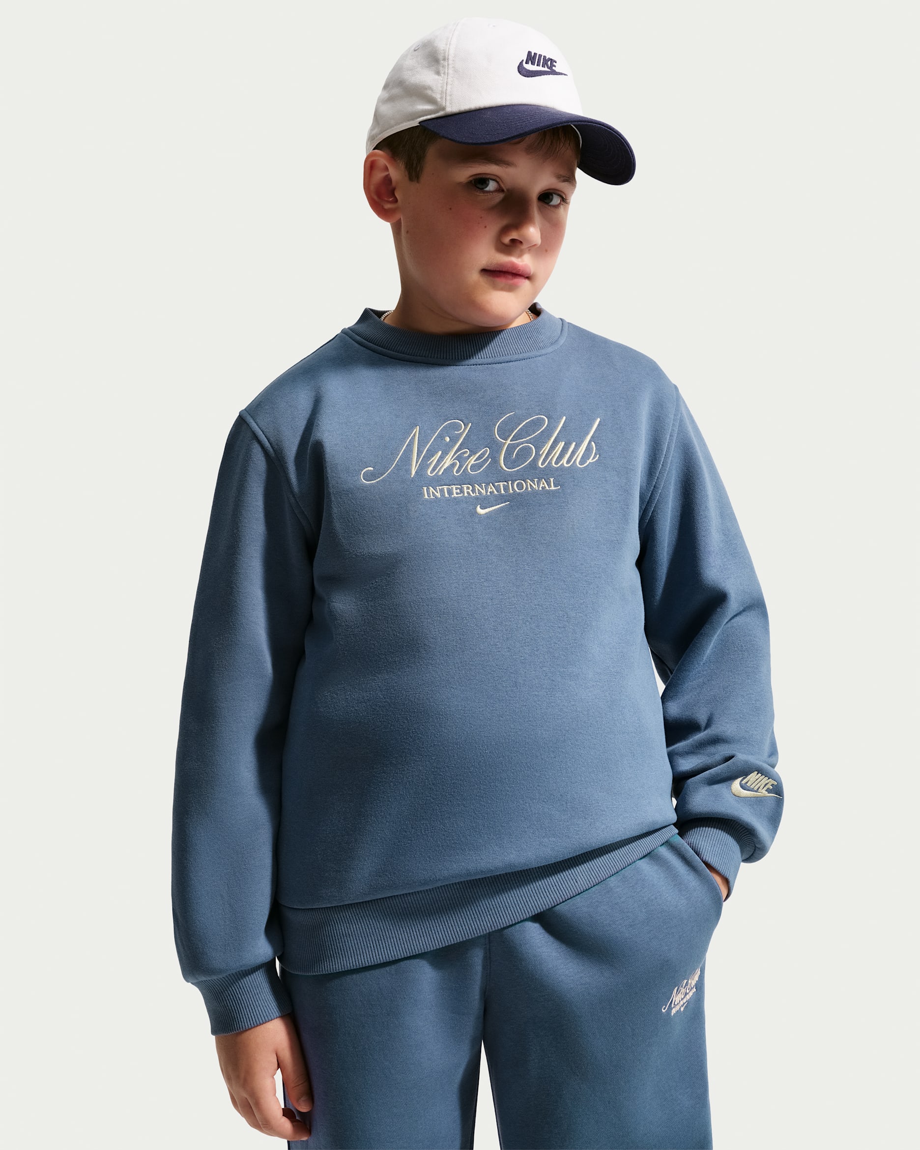 Nike Sportswear Older Kids' Fleece Crew-Neck Sweatshirt - Diffused Blue/Sand Drift