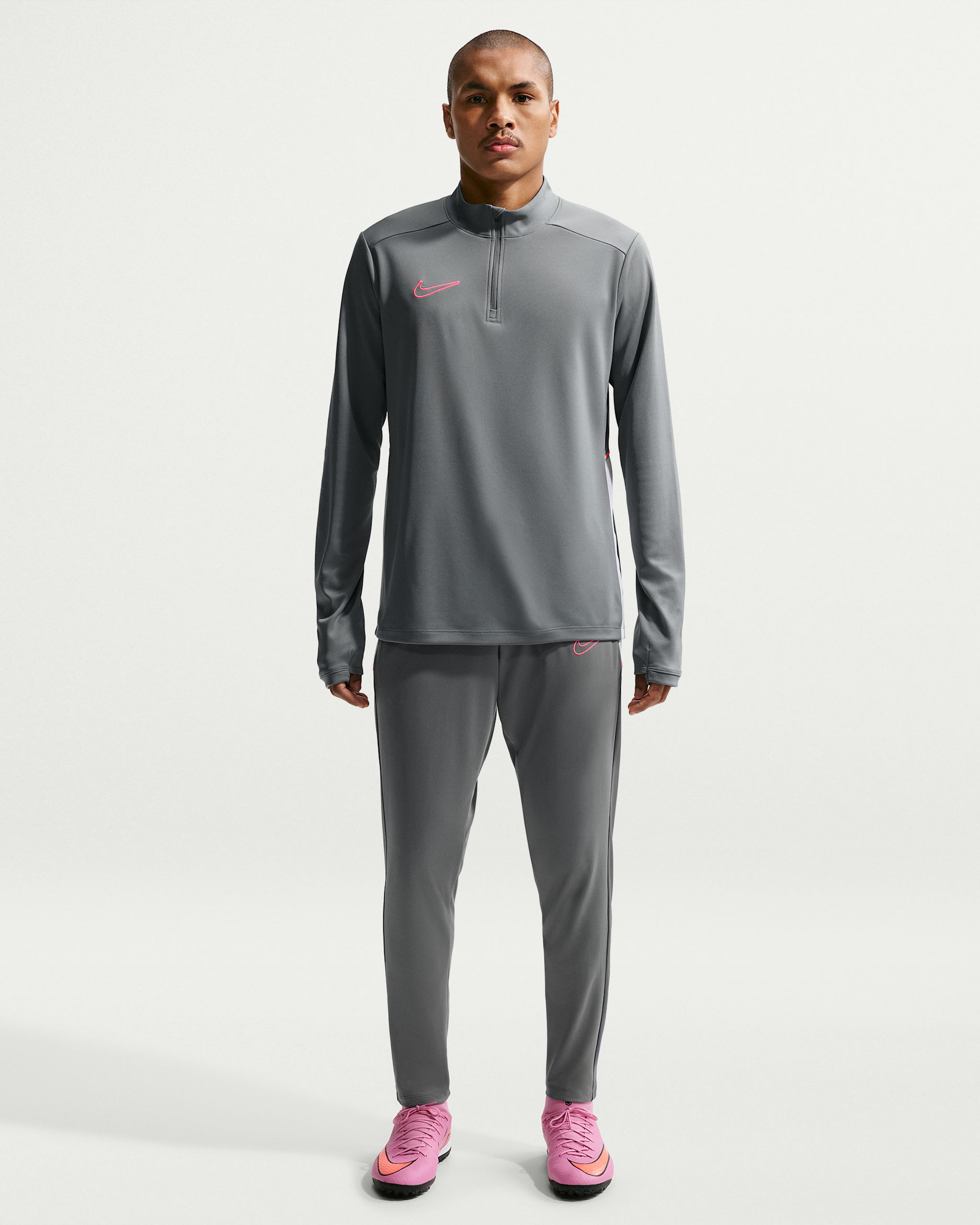 Pants de fútbol Dri-FIT para hombre Nike Academy - Gris humo/Blanco/Ponche cálido/Ponche cálido
