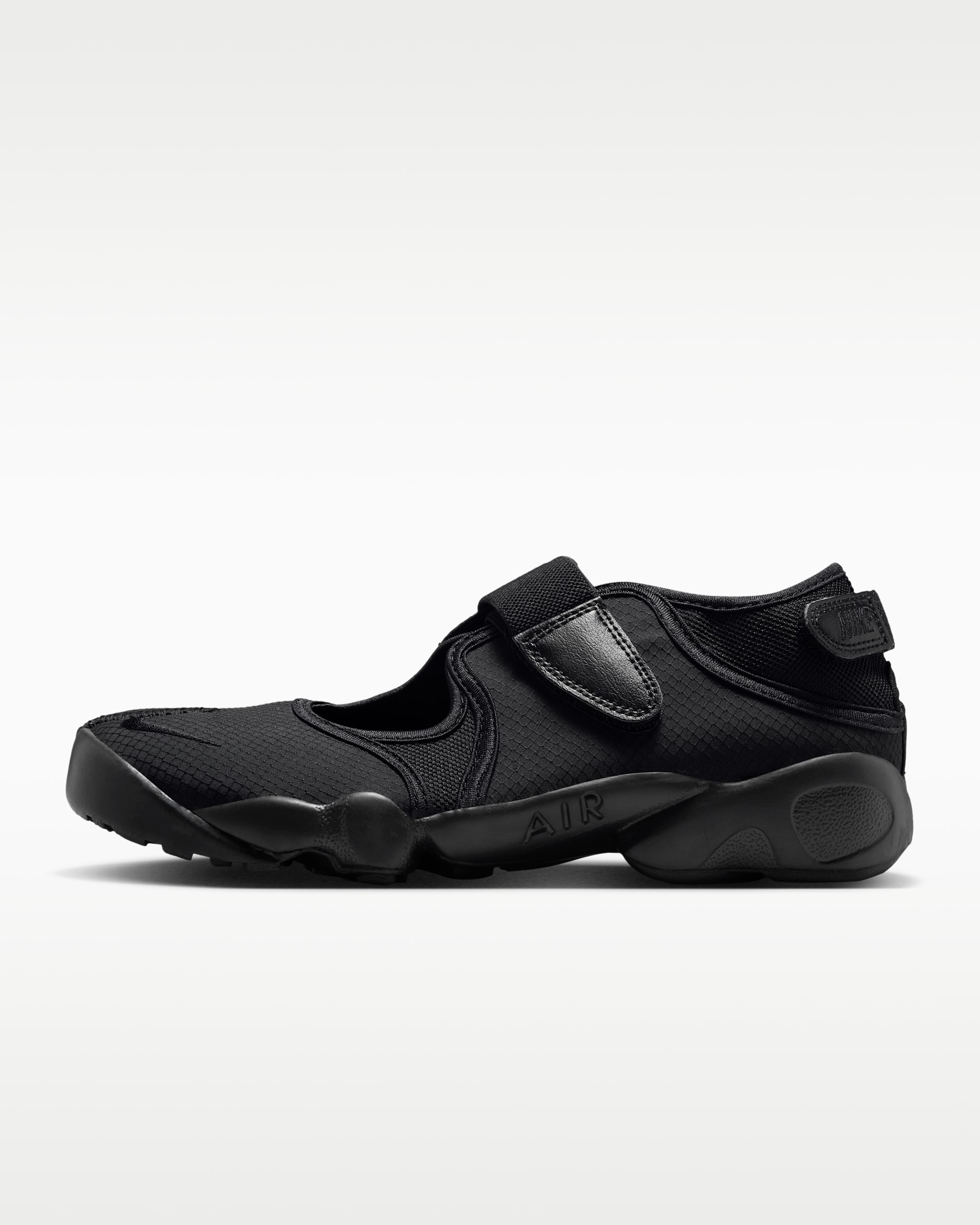 NIKE ナイキ エアリフト ゴールド 24cm 【公式通販】