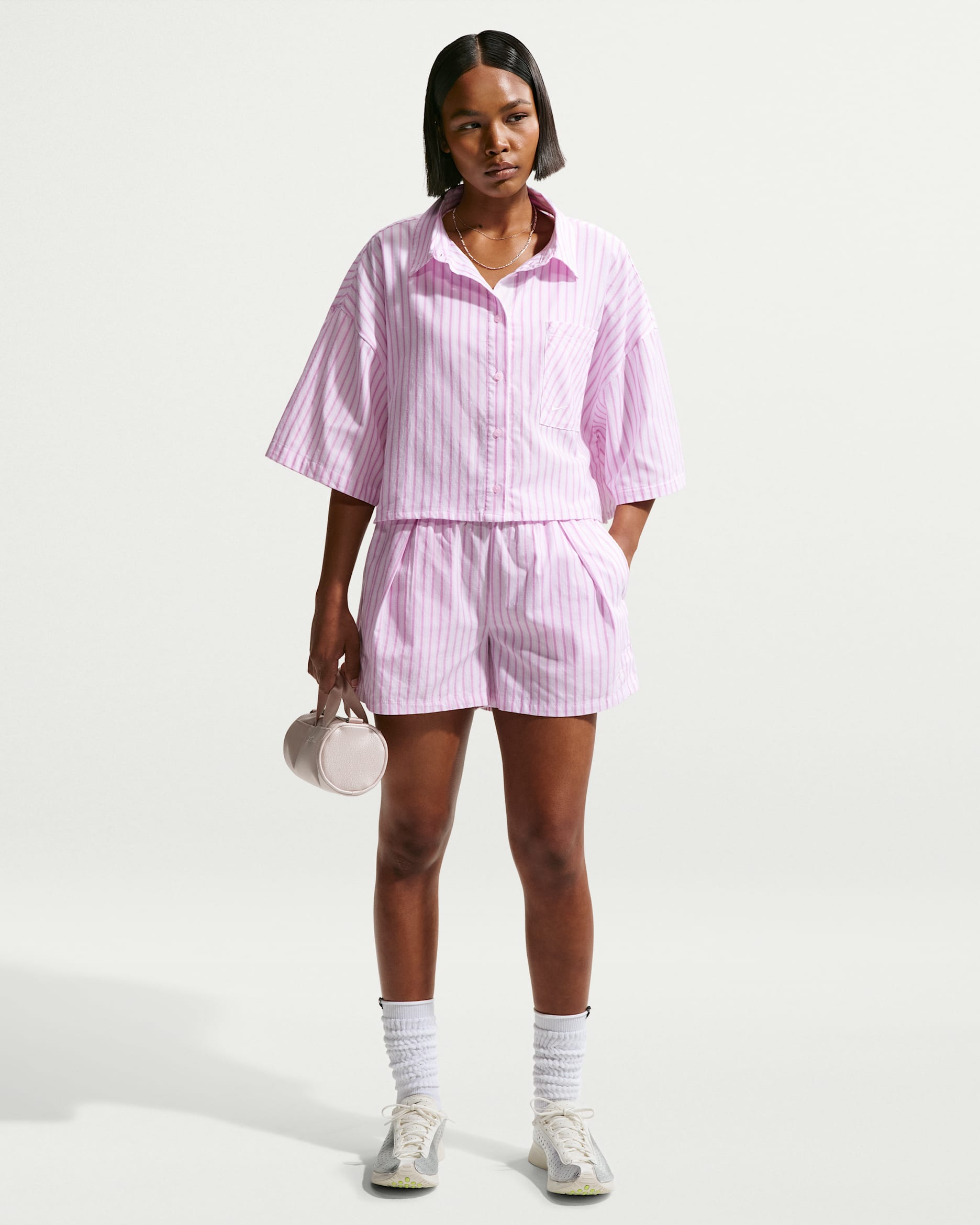 Short ample à rayures et à taille mi-haute Nike Sportswear Chill Poplin pour femme - Light Magenta/Pink Foam/Summit White