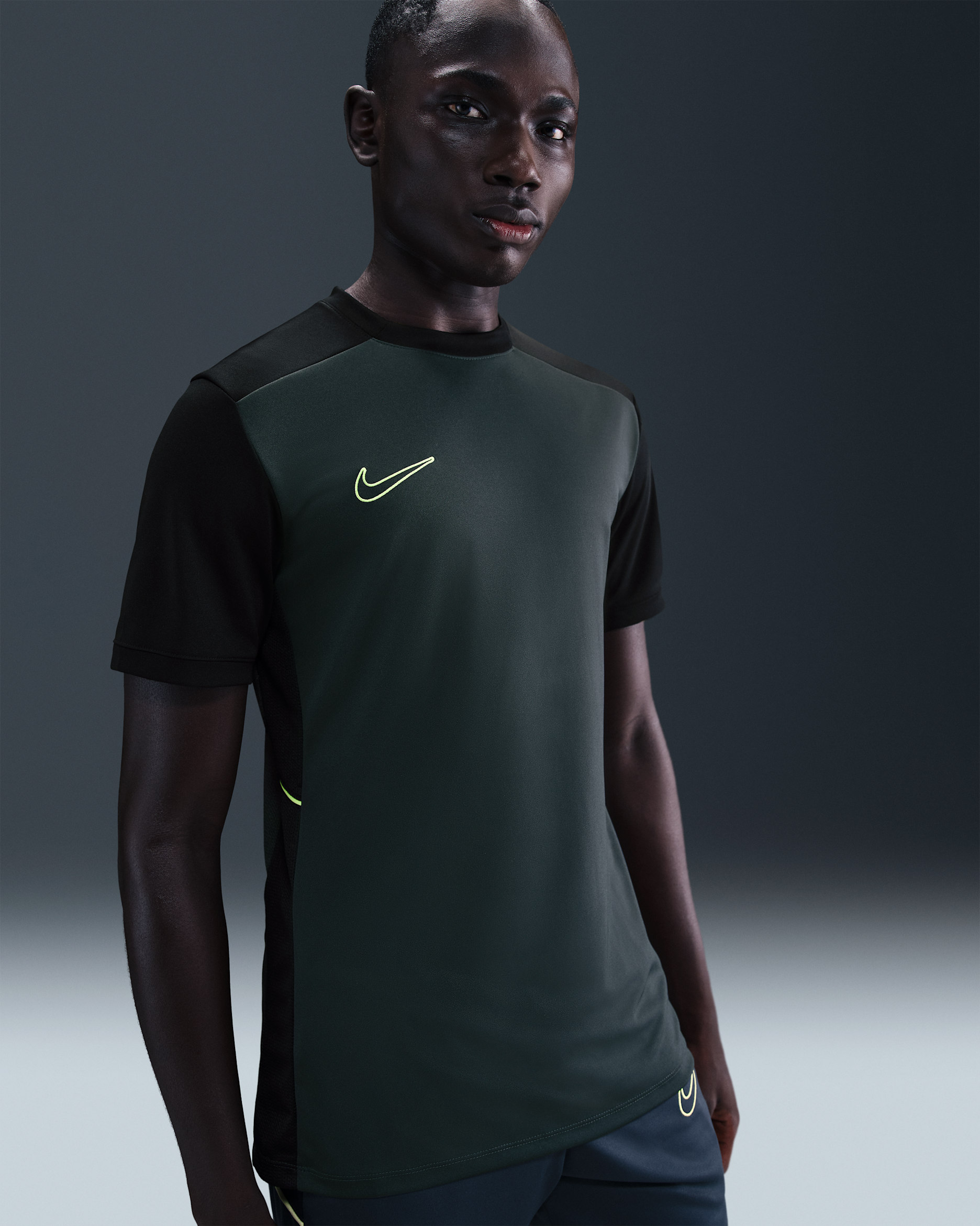 Playera de futbol de manga corta Dri-FIT para hombre Nike Academy - Alga/Negro/Luz de calcio/Luz de calcio