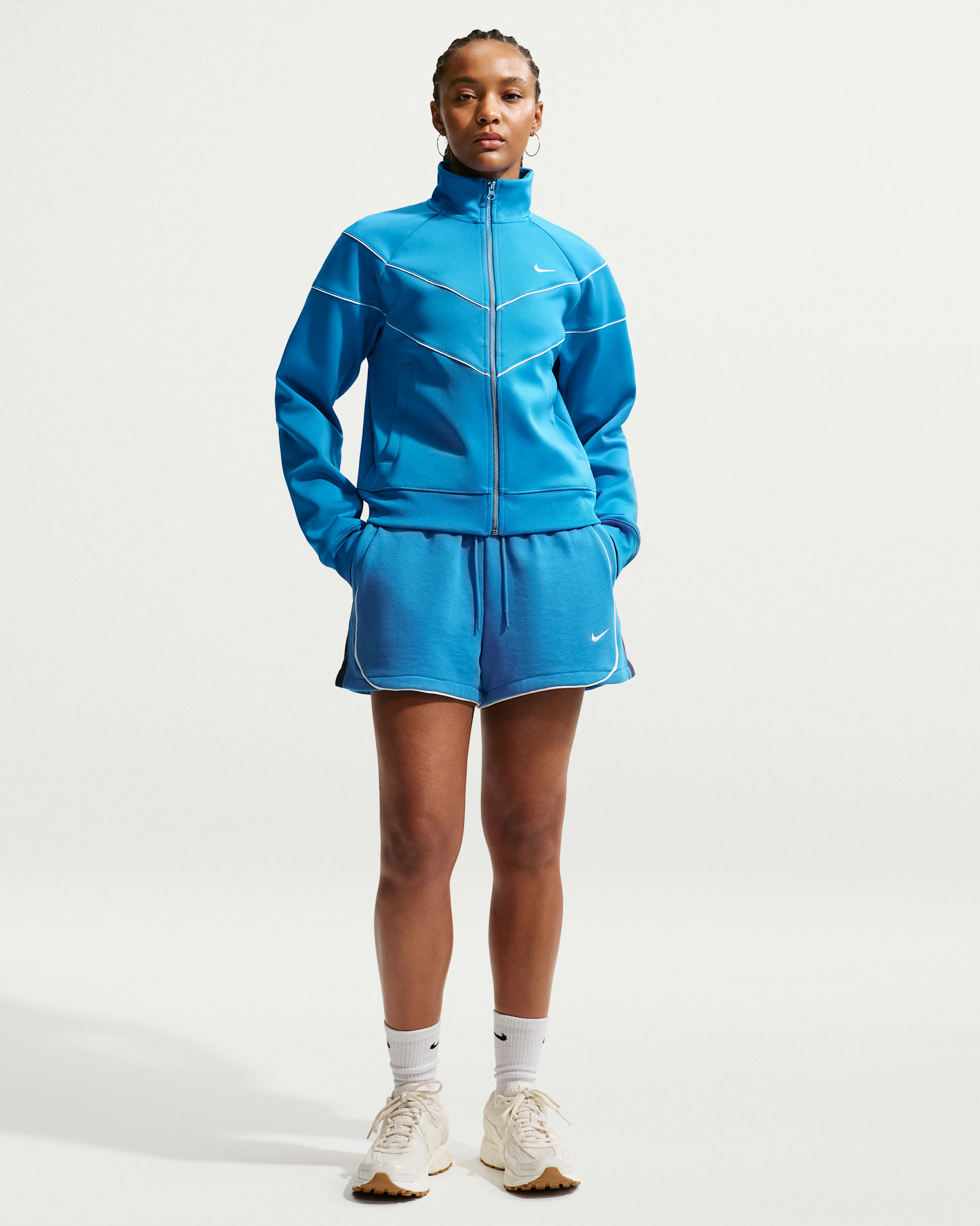 Nike Sportswear fleeceshorts med mellomhøyt liv og ledig passform til dame (7,5 cm) - Light Photo Blue/Midnight Navy/Sail/Sail