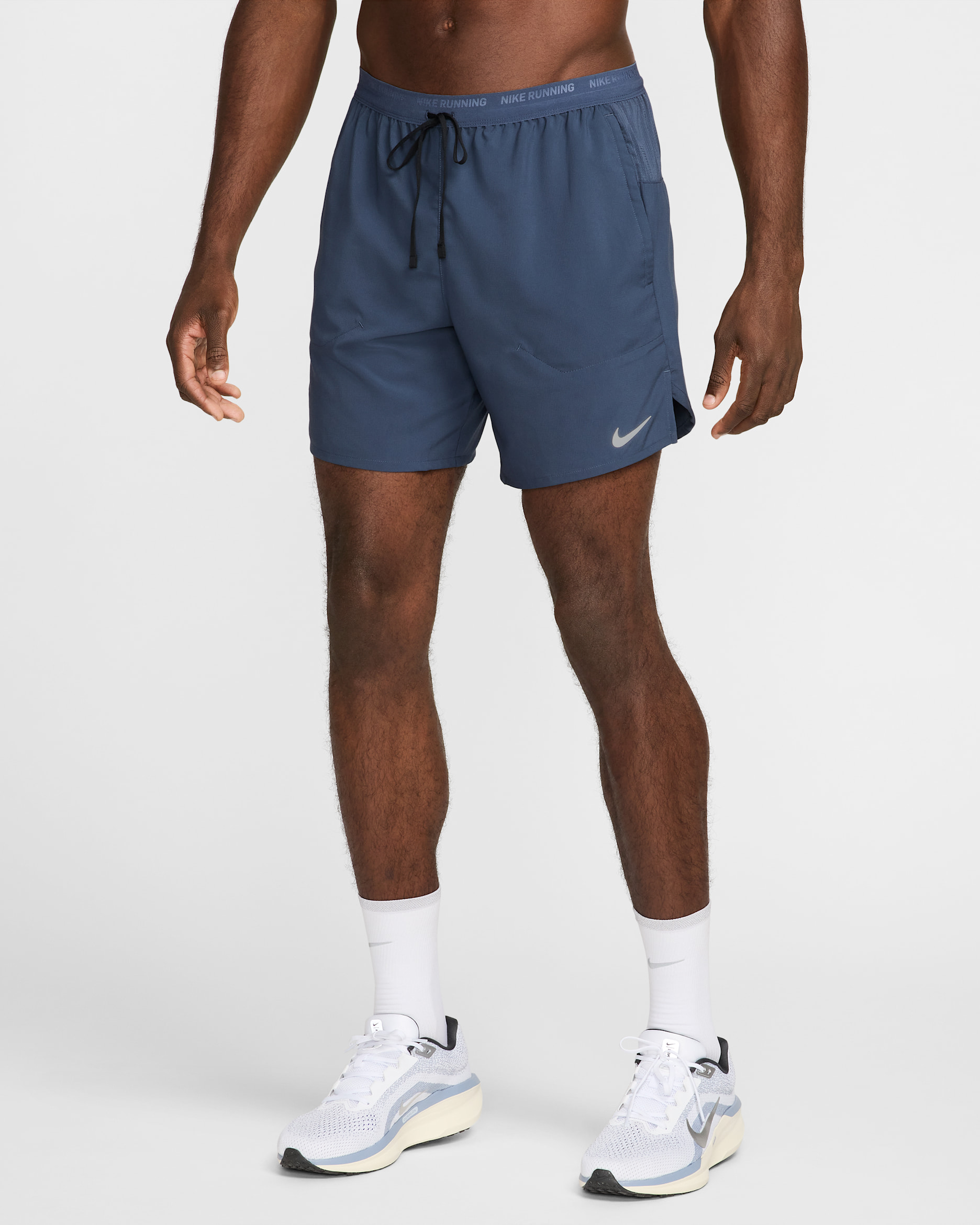 Nike Stride Shorts de correr Dri-FIT de 18 cm 2 en 1 para hombre - Trueno azul/Trueno azul/Negro